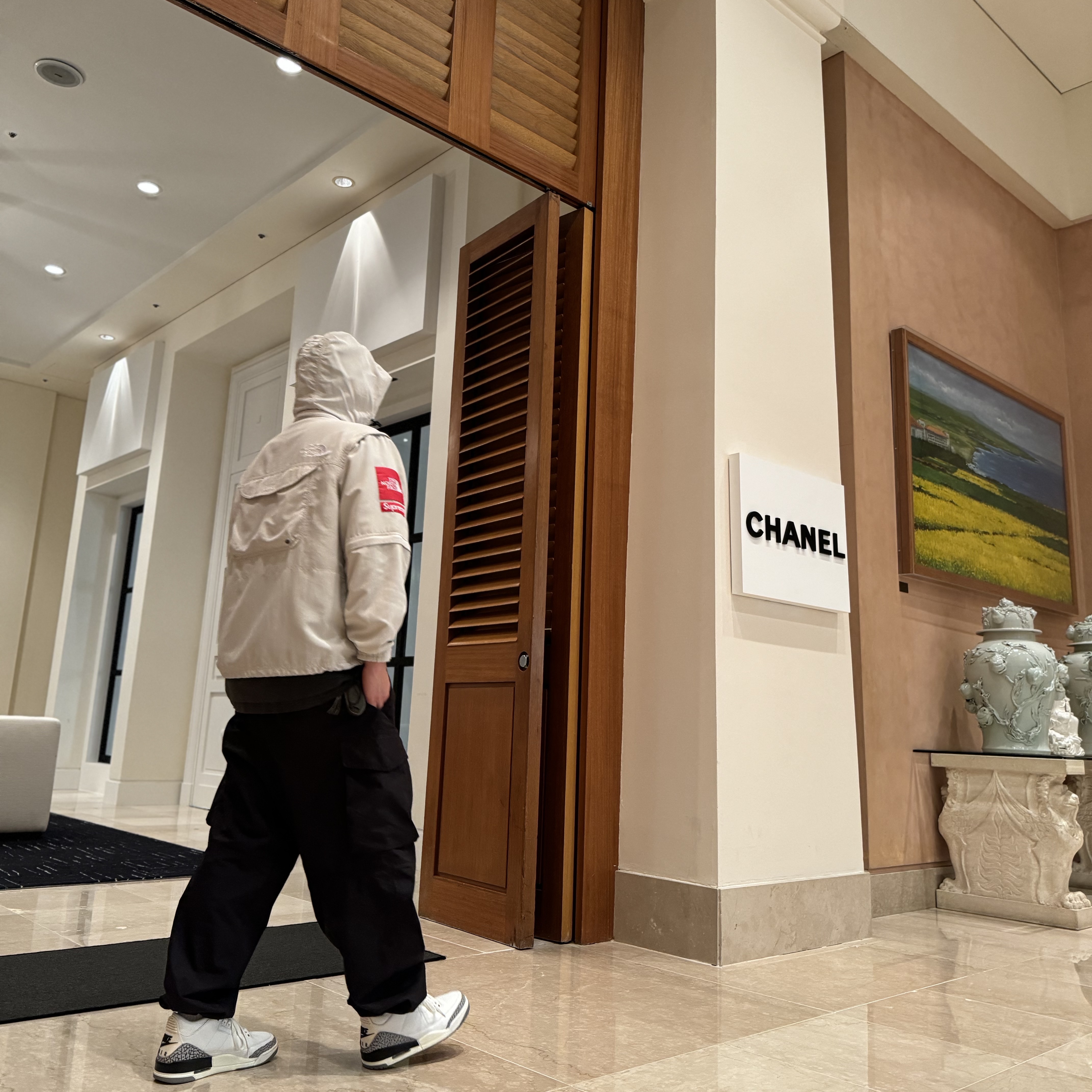Jordan 3 Retro White Cement Reimagined, Supreme x The North Face Trekking Convertible Jacket Stone - 22SS 착용 스타일 - 1