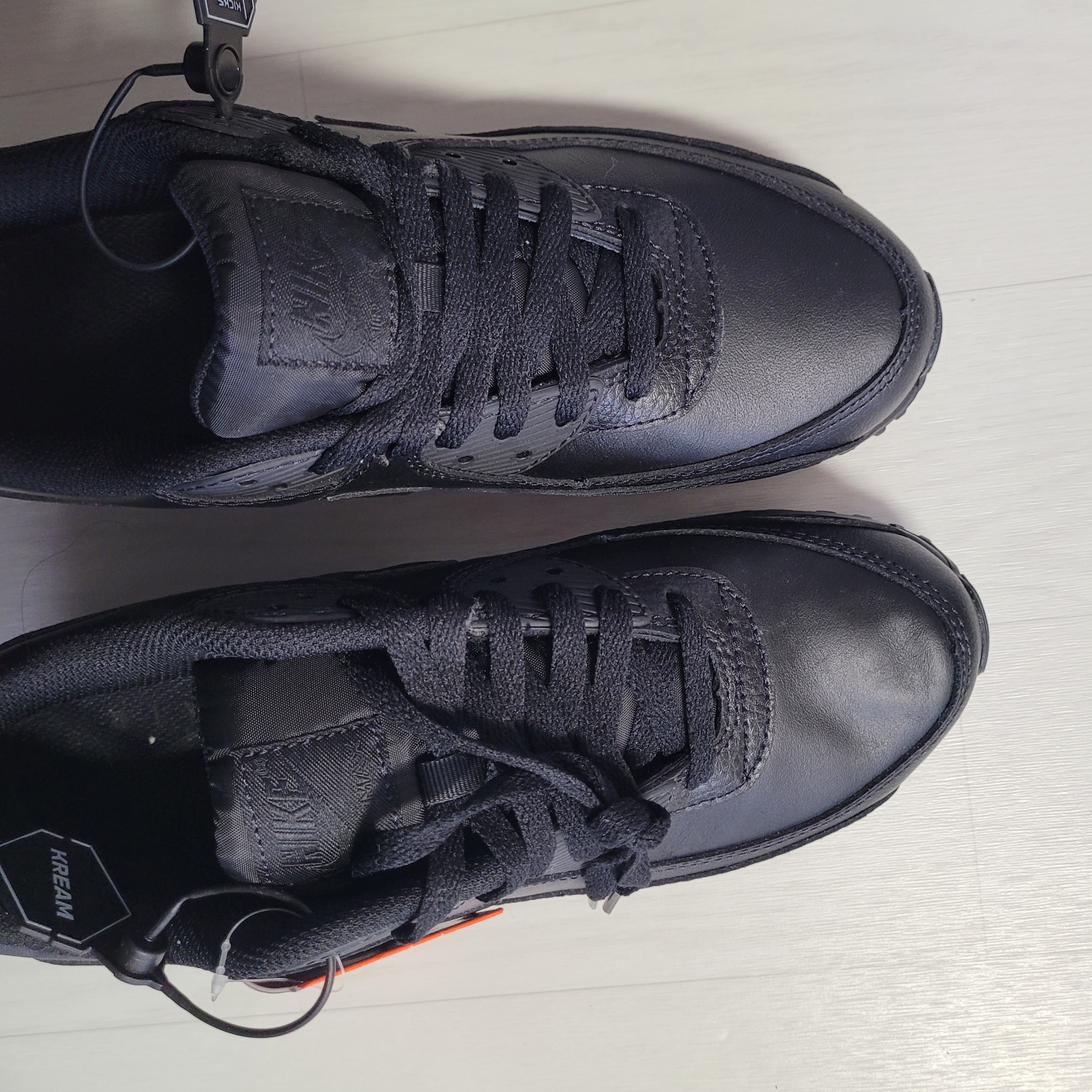 Nike Air Max 90 LTR Triple Black 착용 스타일 - 1