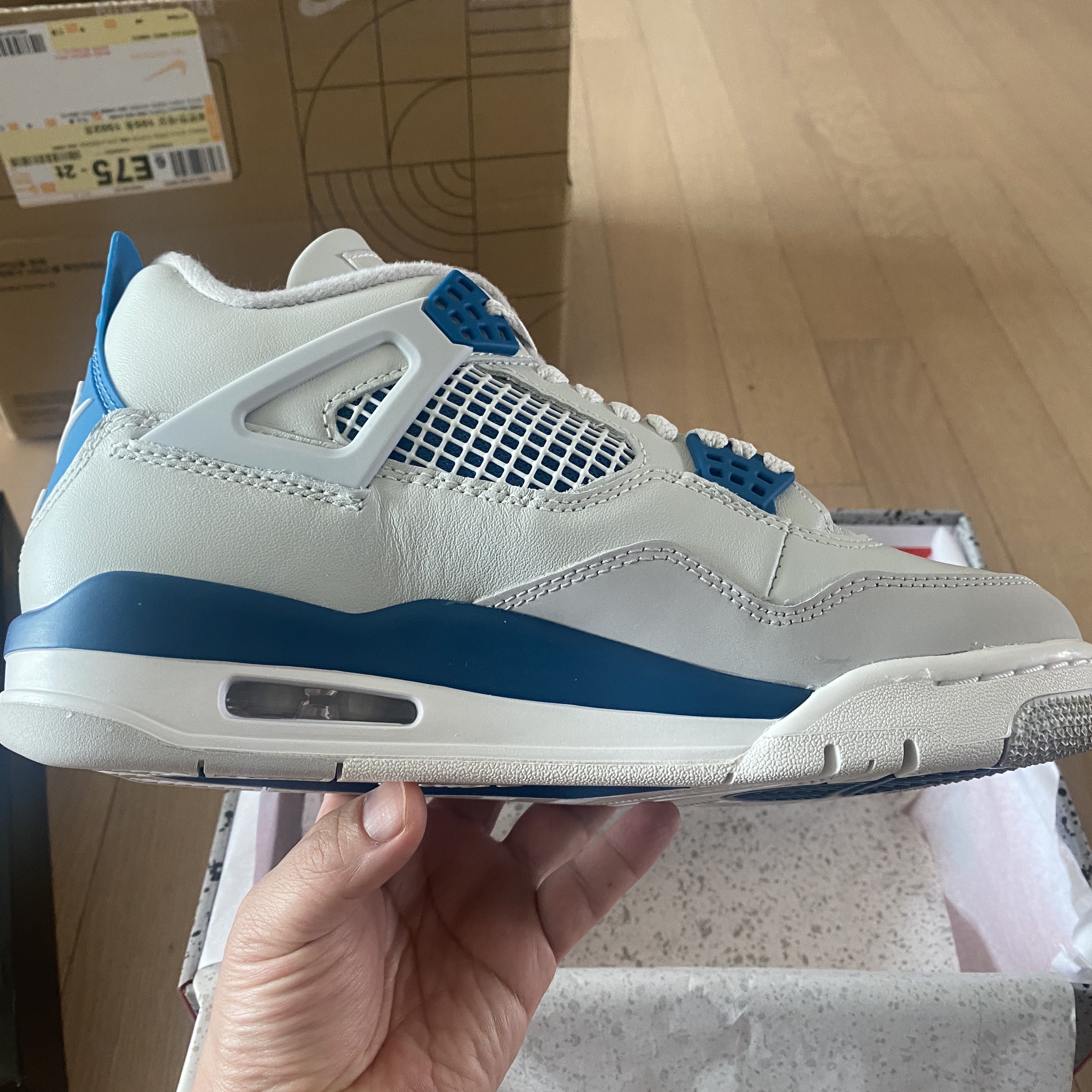Jordan 4 Retro Industrial Blue 착용 스타일 - 2