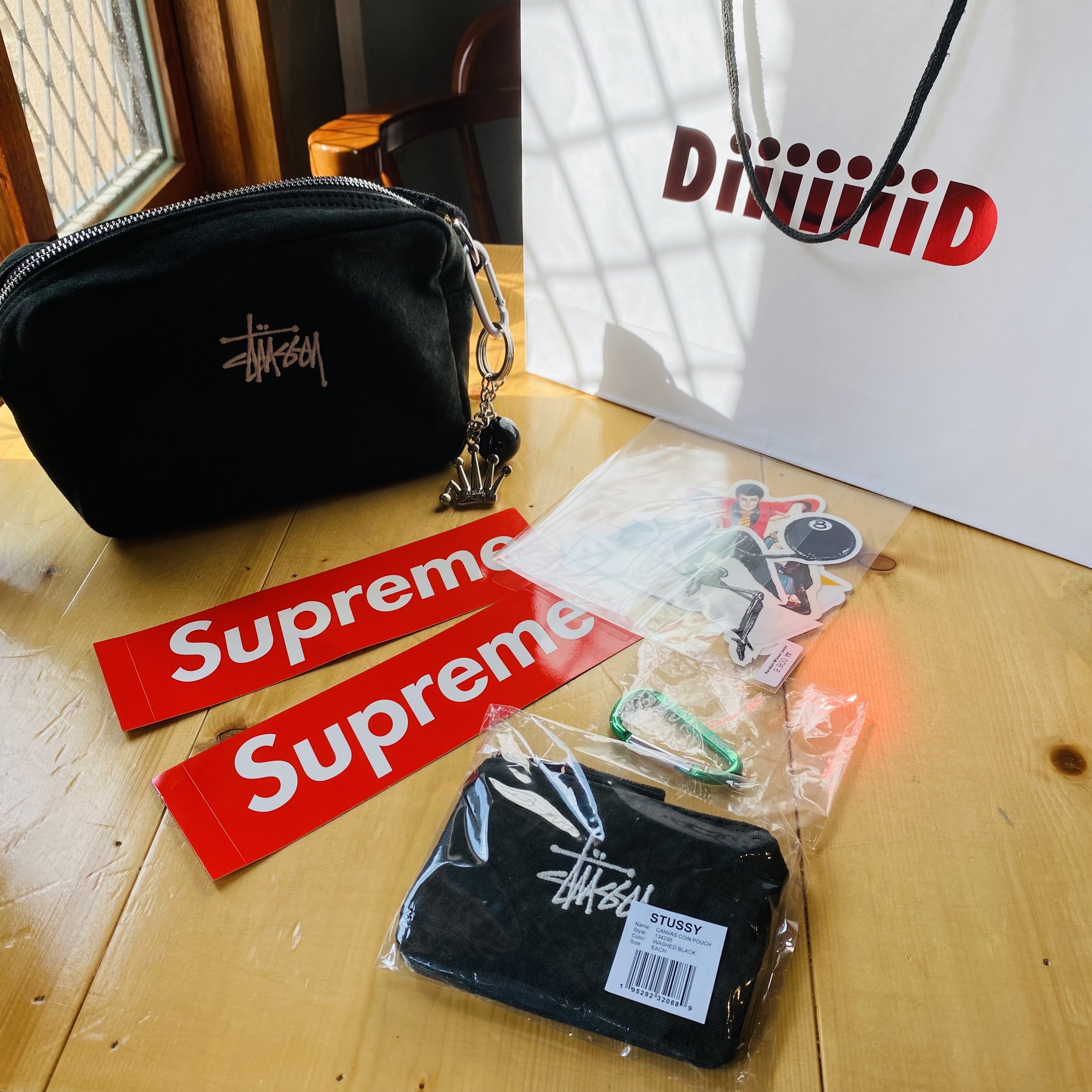 Stussy Canvas Side Pouch Washed Black, Stussy 8 Ball Keychain Black 착용 스타일