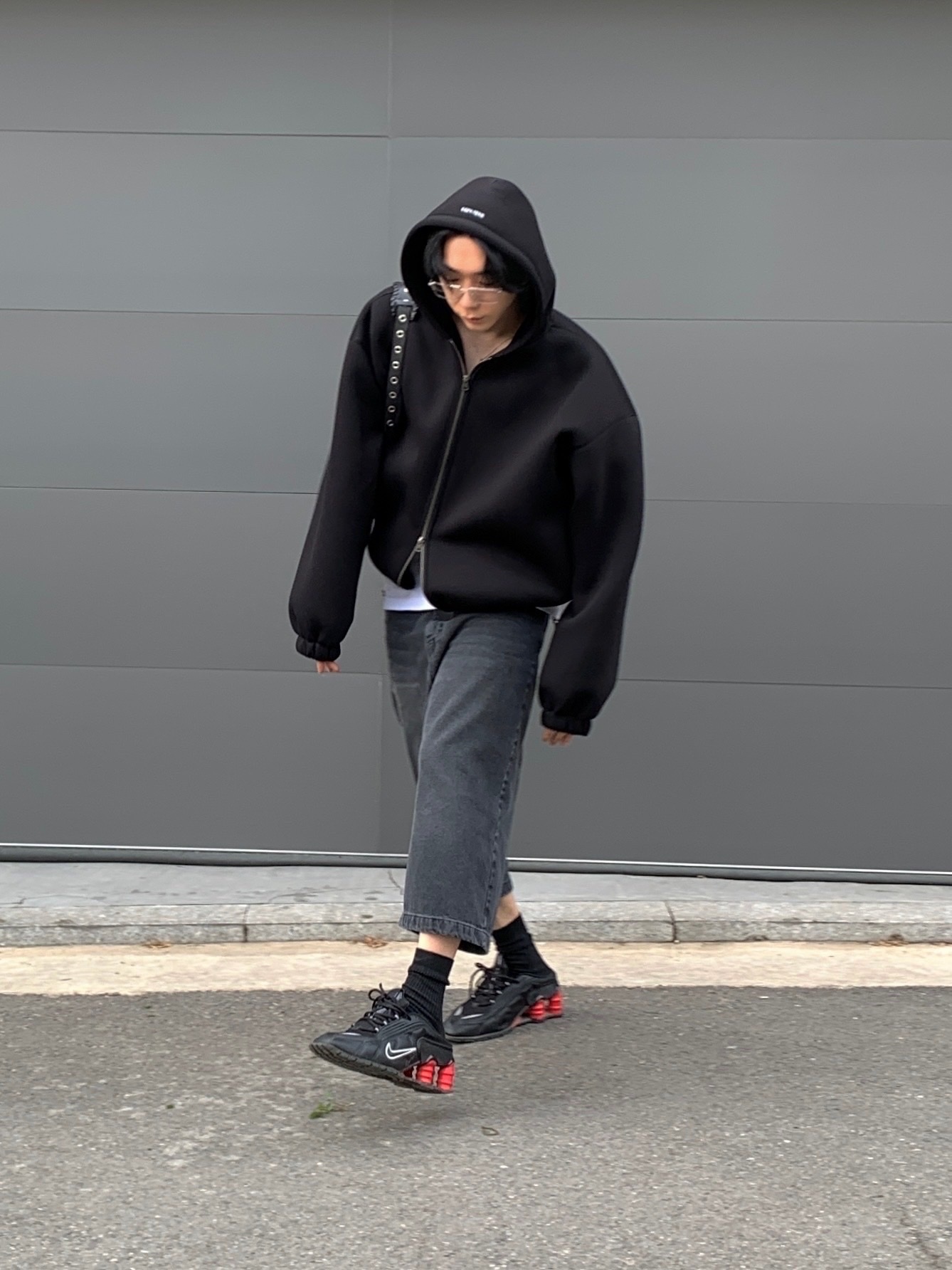 Nike x Martine Rose Shox MR4 Black, Balenciaga Arena Lambskin Aged Silver Hardware Le Cagole XS Flap Bag Black 착용 스타일 - 4