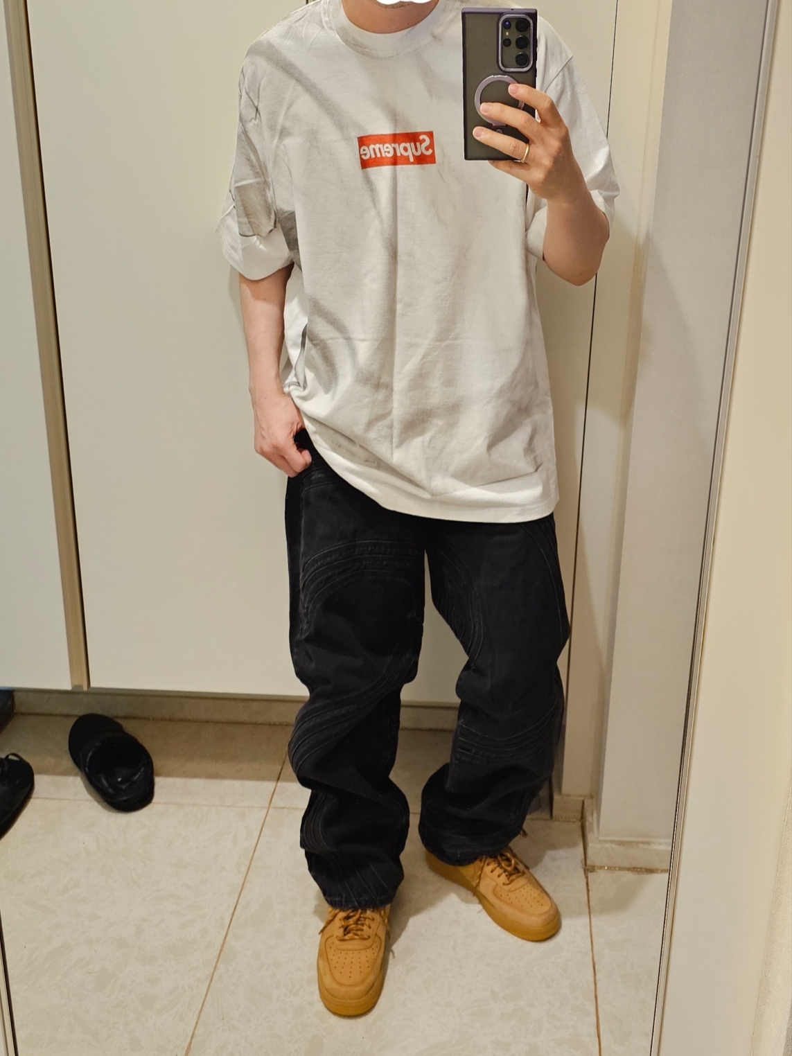 Supreme S Logo Loose Fit Jean Washed Black - 24SS, Nike Air Force 1 '07 WB Flax 착용 스타일