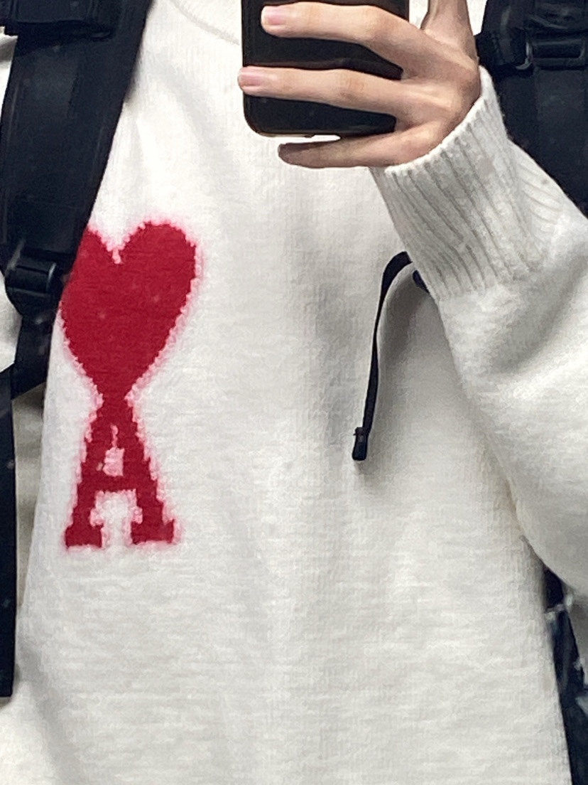AMI de Coeur Oversize Intarsia Sweater Off White Red 착용 스타일 - 1