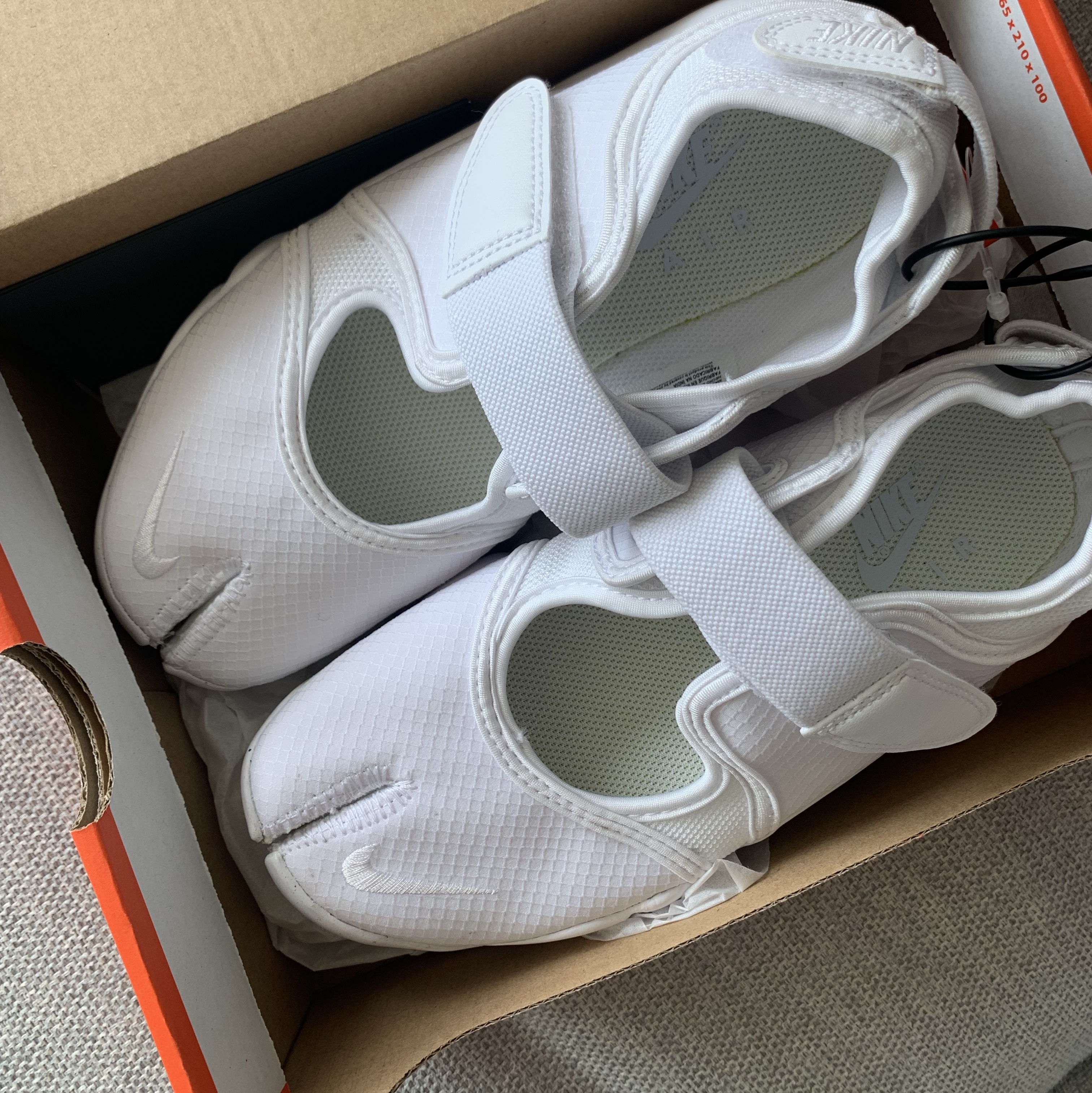 (W) Nike Air Rift Breathe White, (W) Nike Air Rift Breathe White Pure Platinum 착용 스타일 - 1
