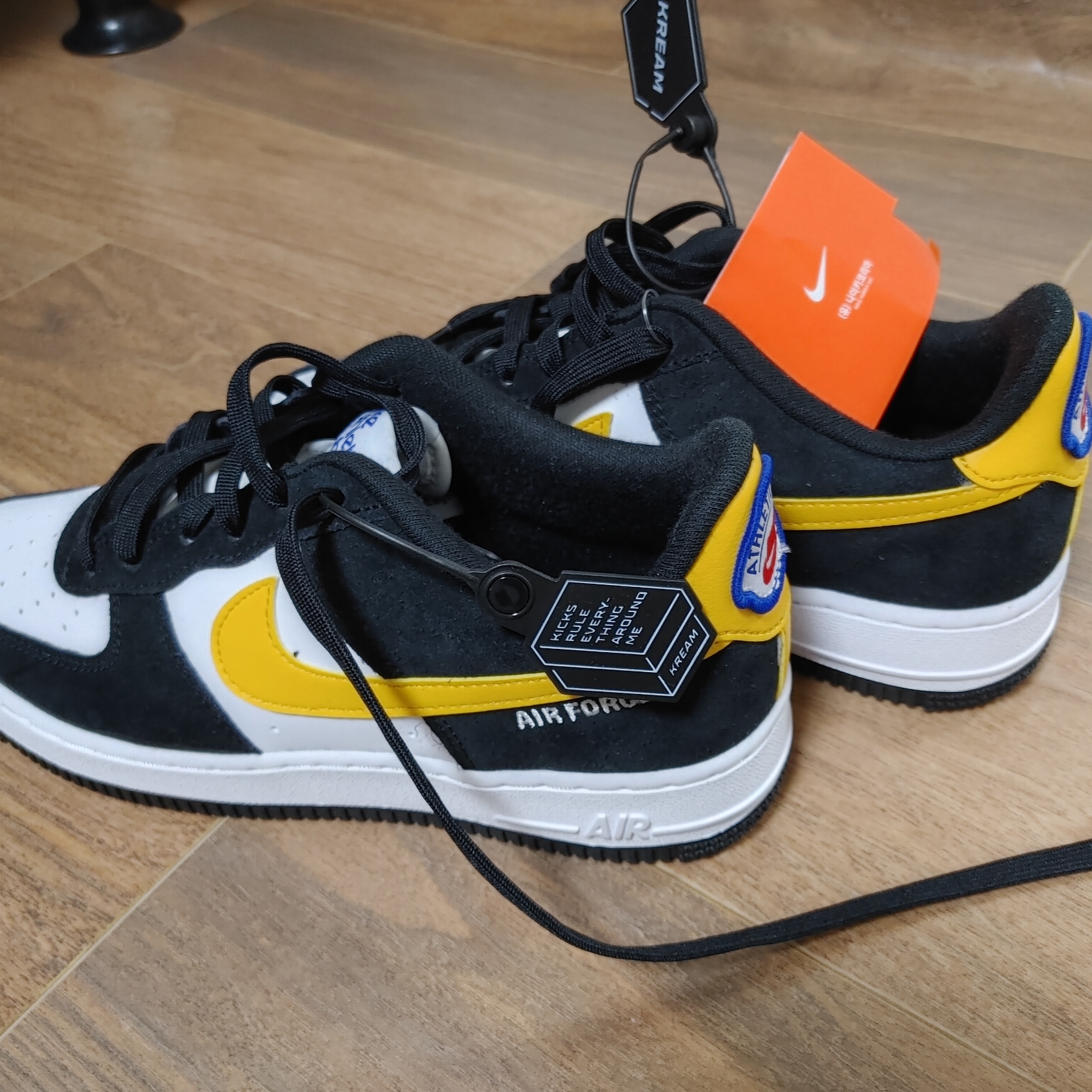 (GS) Nike Air Force 1 LV8 Athletic Club Black Dark Sulfur 착용 스타일