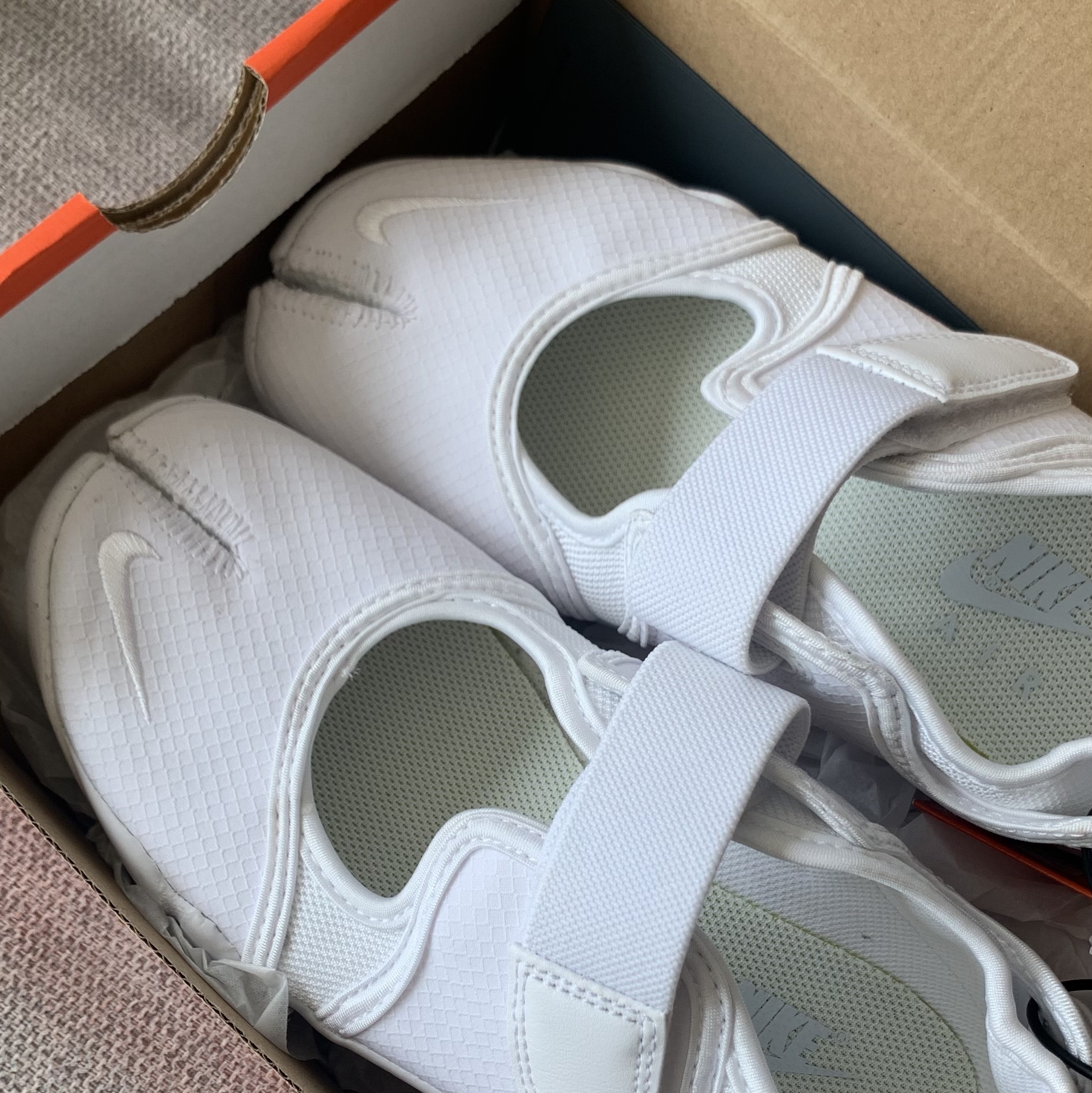 (W) Nike Air Rift Breathe White, (W) Nike Air Rift Breathe White Pure Platinum 착용 스타일 - 2