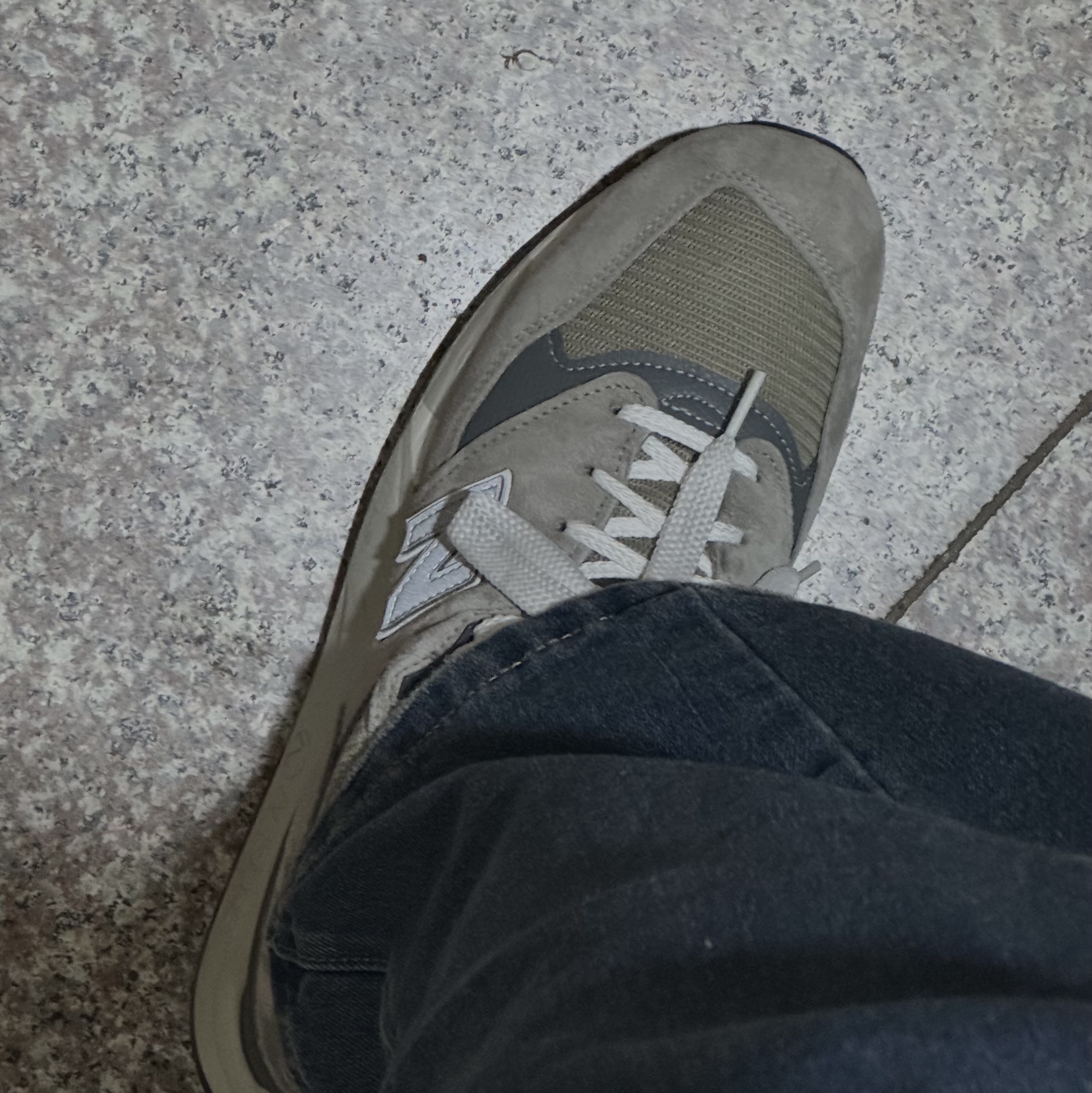 New Balance 998 Core Made in USA Grey Silver 착용 스타일