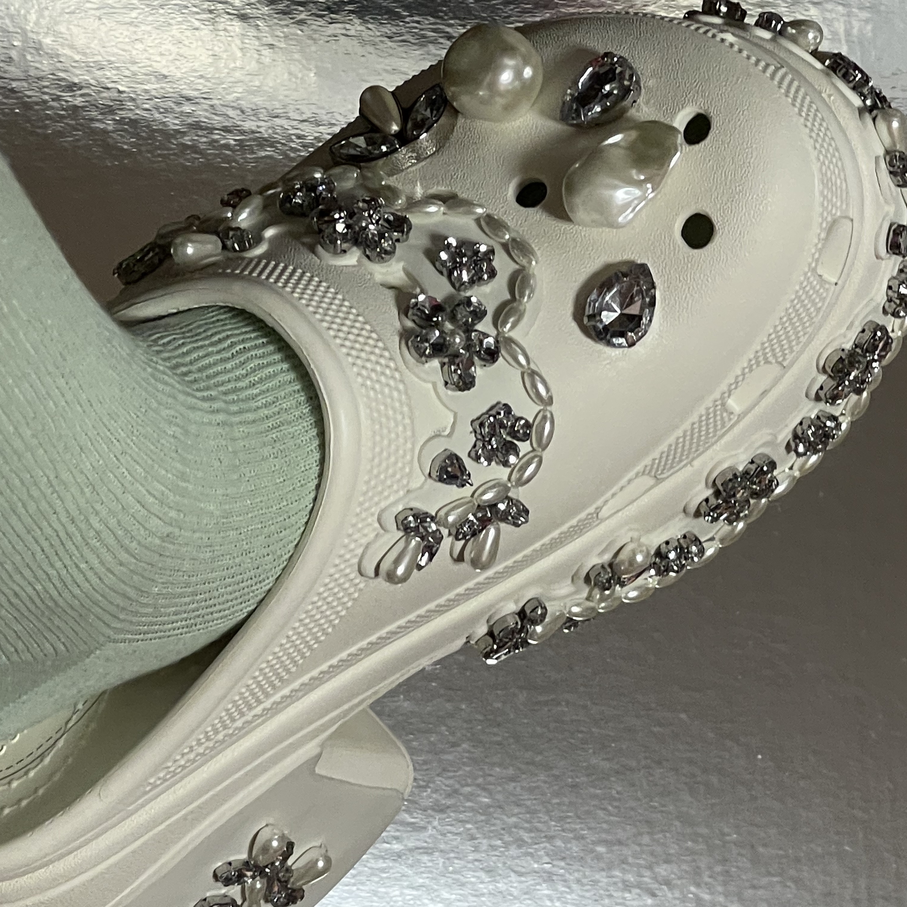 (W) Crocs x Simone Rocha Siren Clog White 착용 스타일 - 9