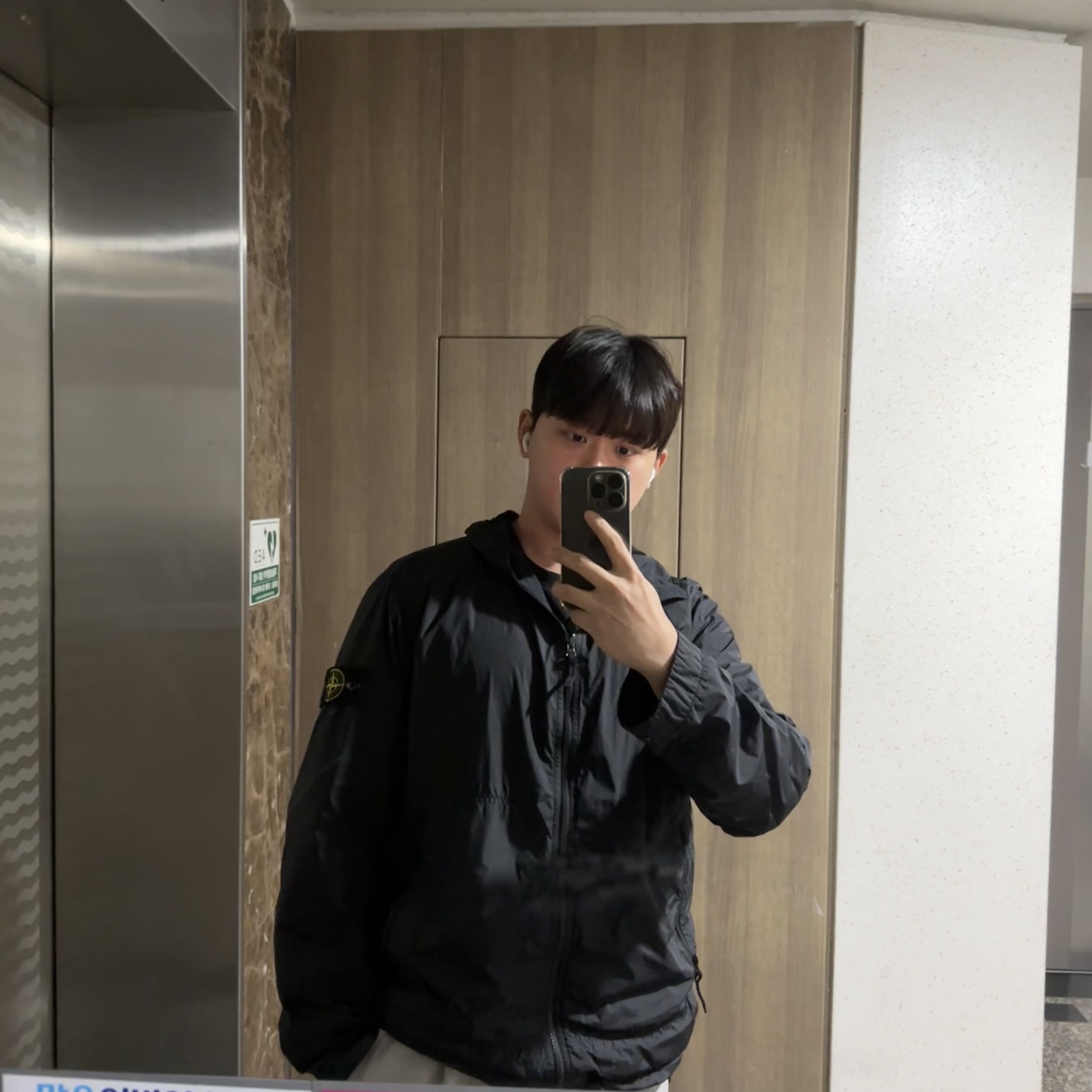 Stone Island 40522 Crinkle Reps Nylon Garment Dyed Hooded Jacket Black - 23SS 착용 스타일
