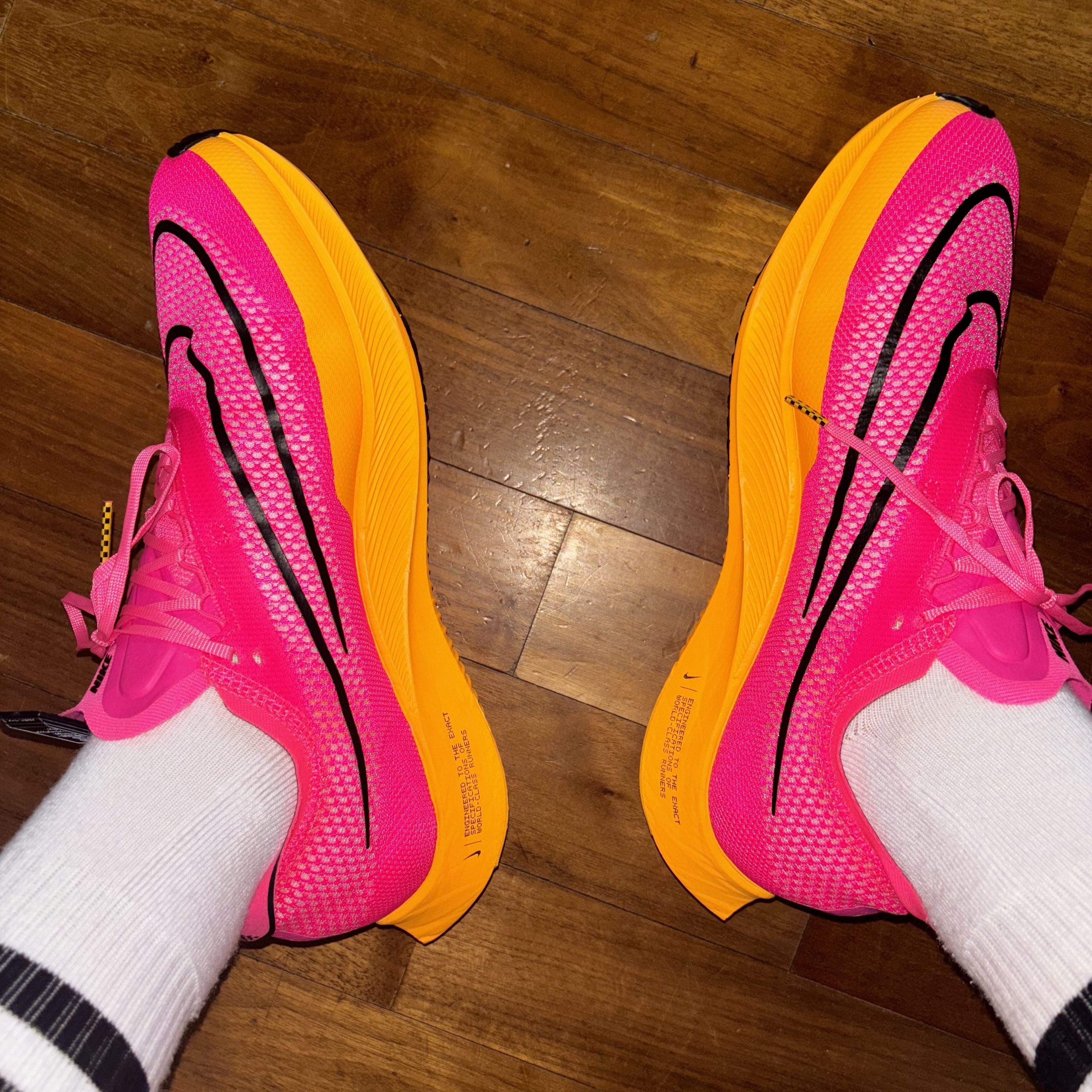 Nike ZoomX Streakfly Hyper Pink Laser Orange 착용 스타일 - 2