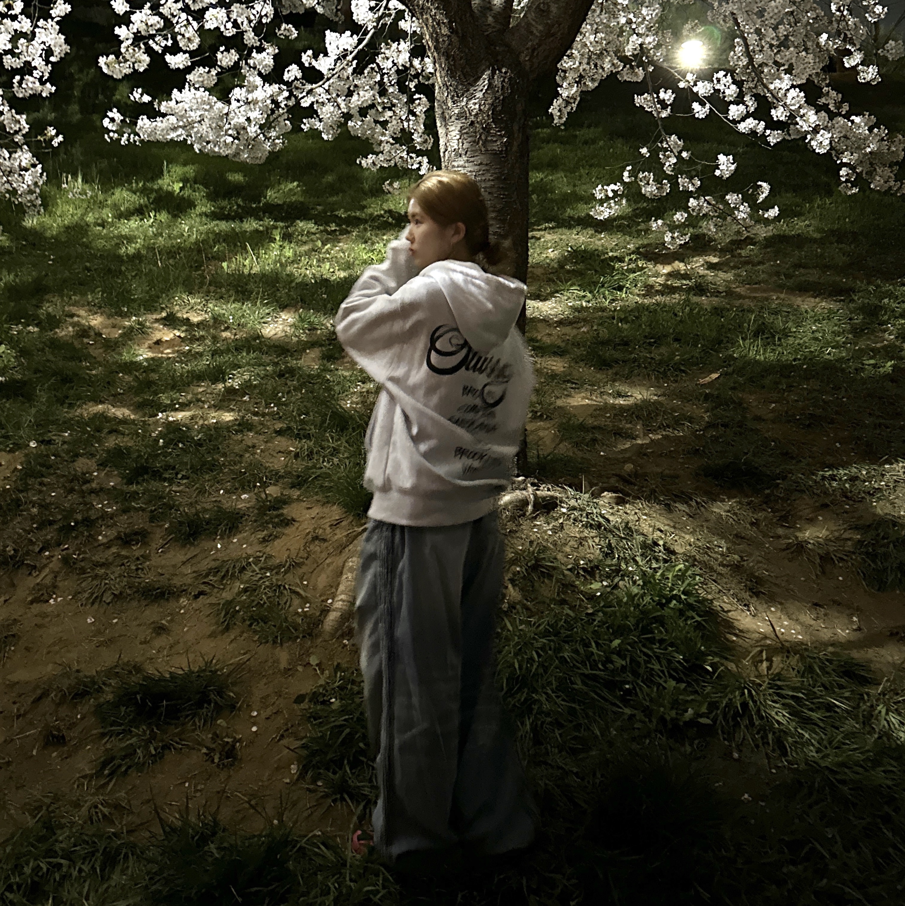 Stussy World Tour Zip Hoodie Ash Heather 2023 착용 스타일 - 2