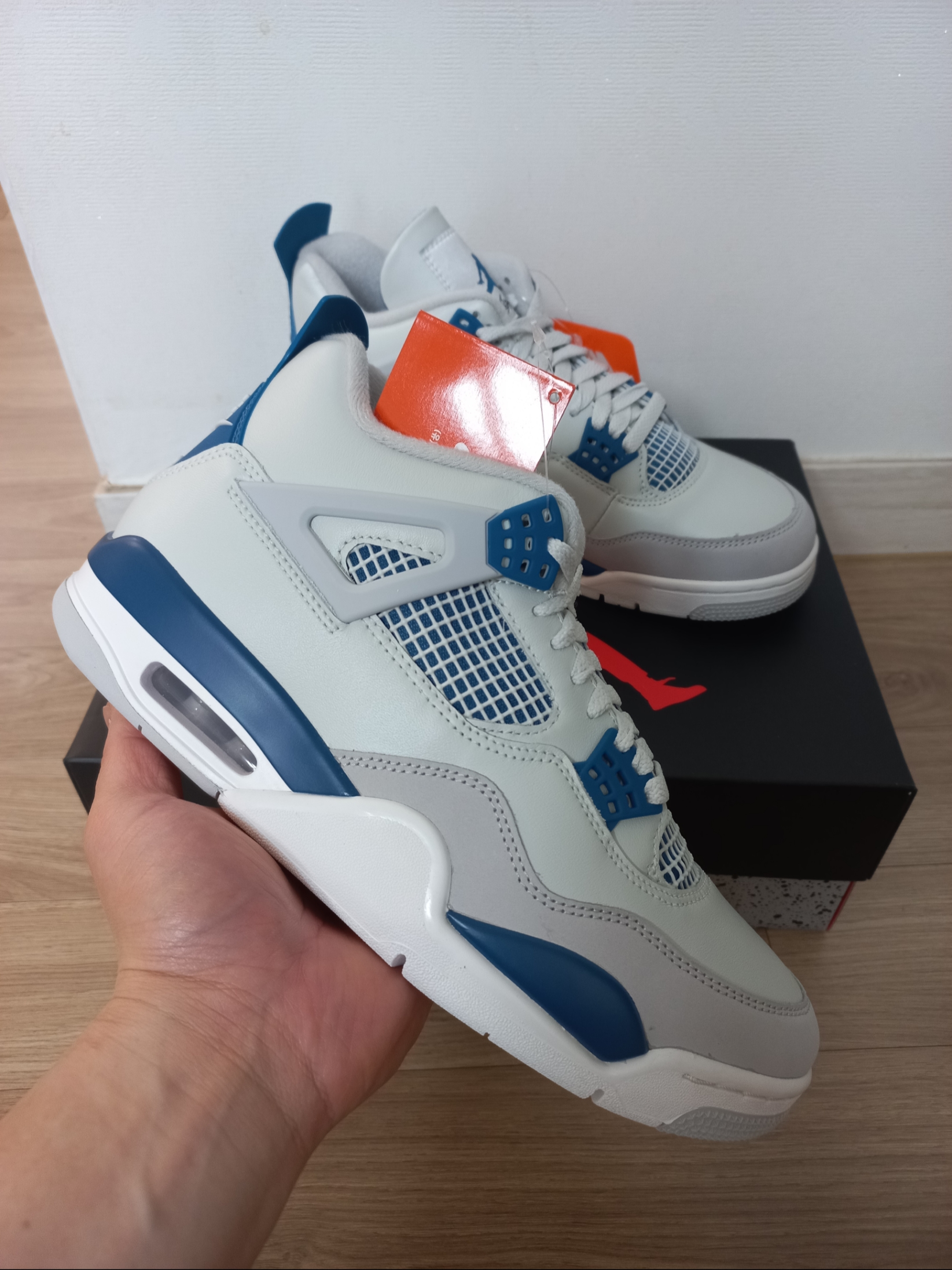 Jordan 4 Retro Industrial Blue 착용 스타일 - 1