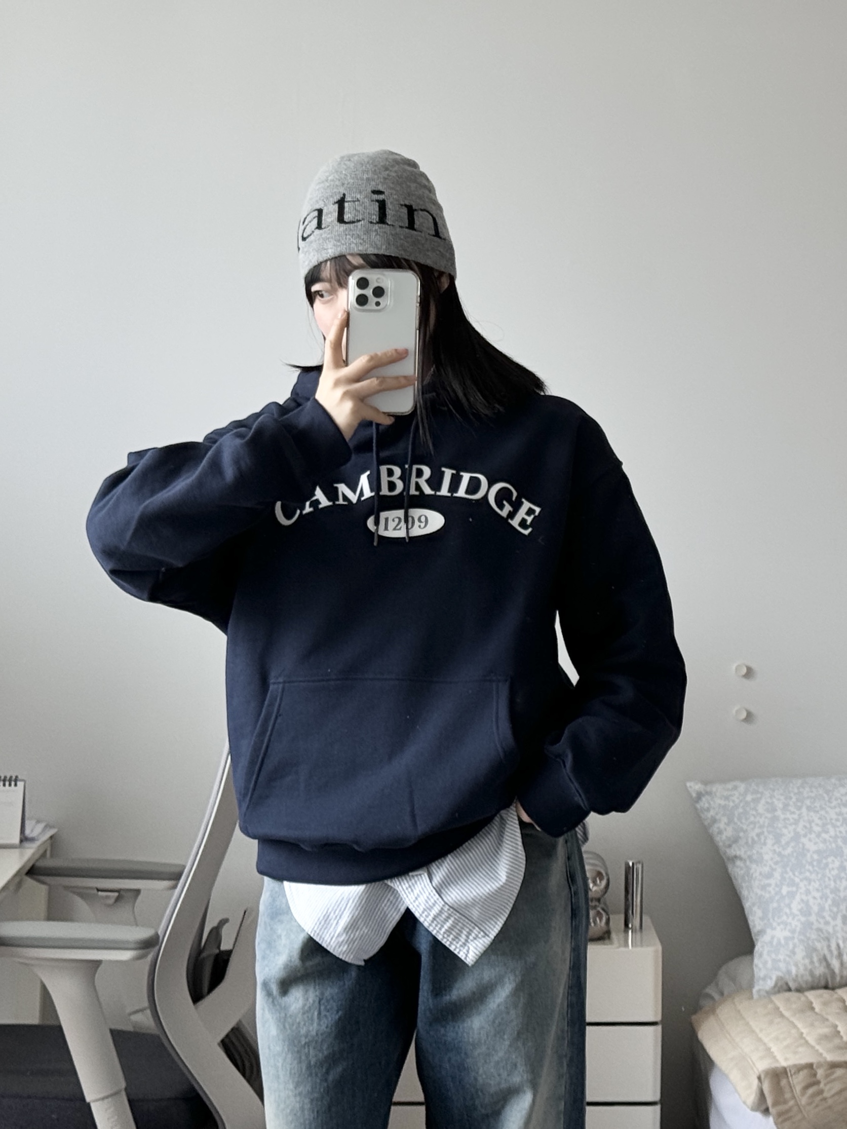 Matin Kim Logo Jacquard Short Beanie Grey, Nike x Undefeated Air Force 1 Low SP 5 On It Court Blue 착용 스타일 - 2