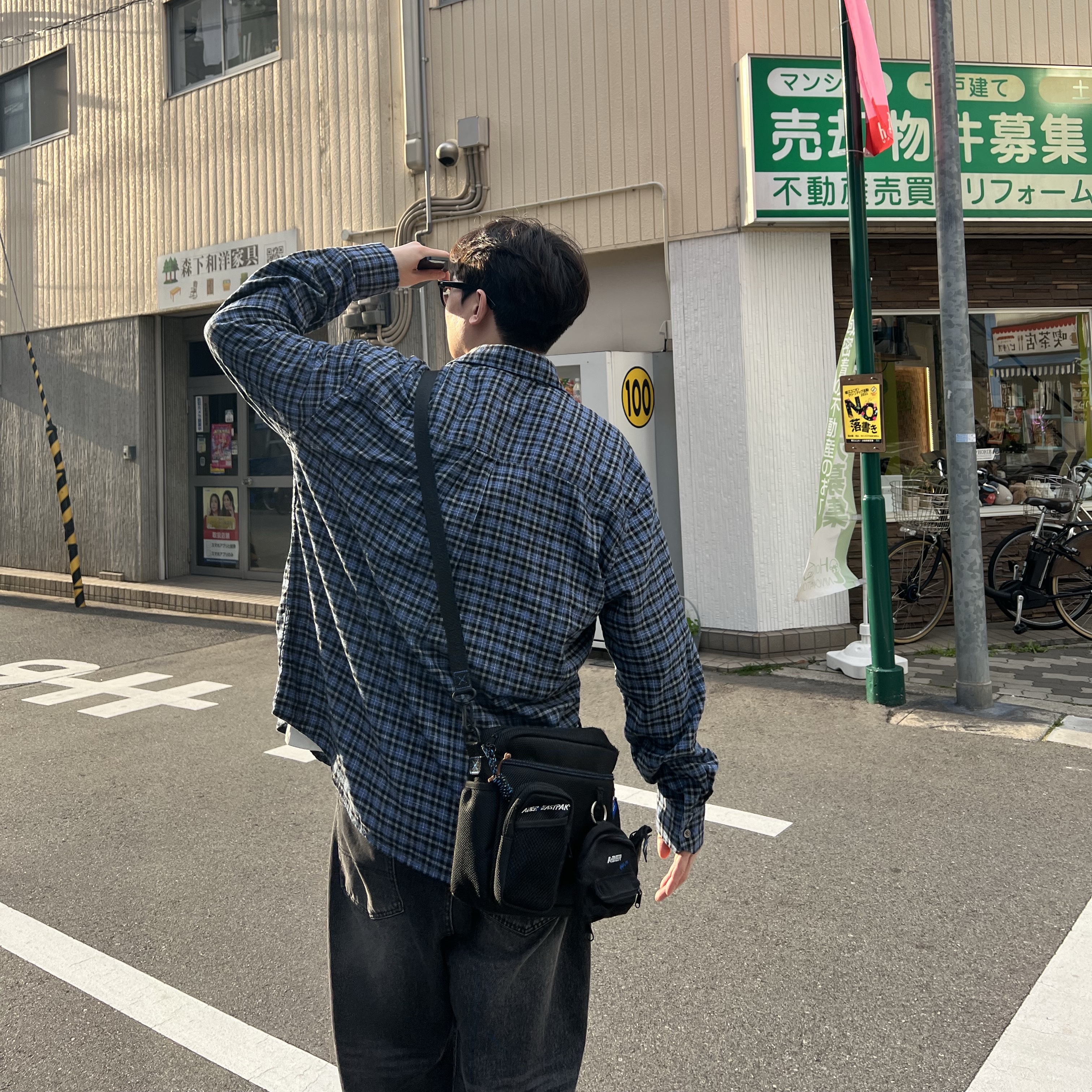 Our Legacy Above Shirt Cantrell Check, Ader Error x Eastpak Shoulder Bag Black 착용 스타일