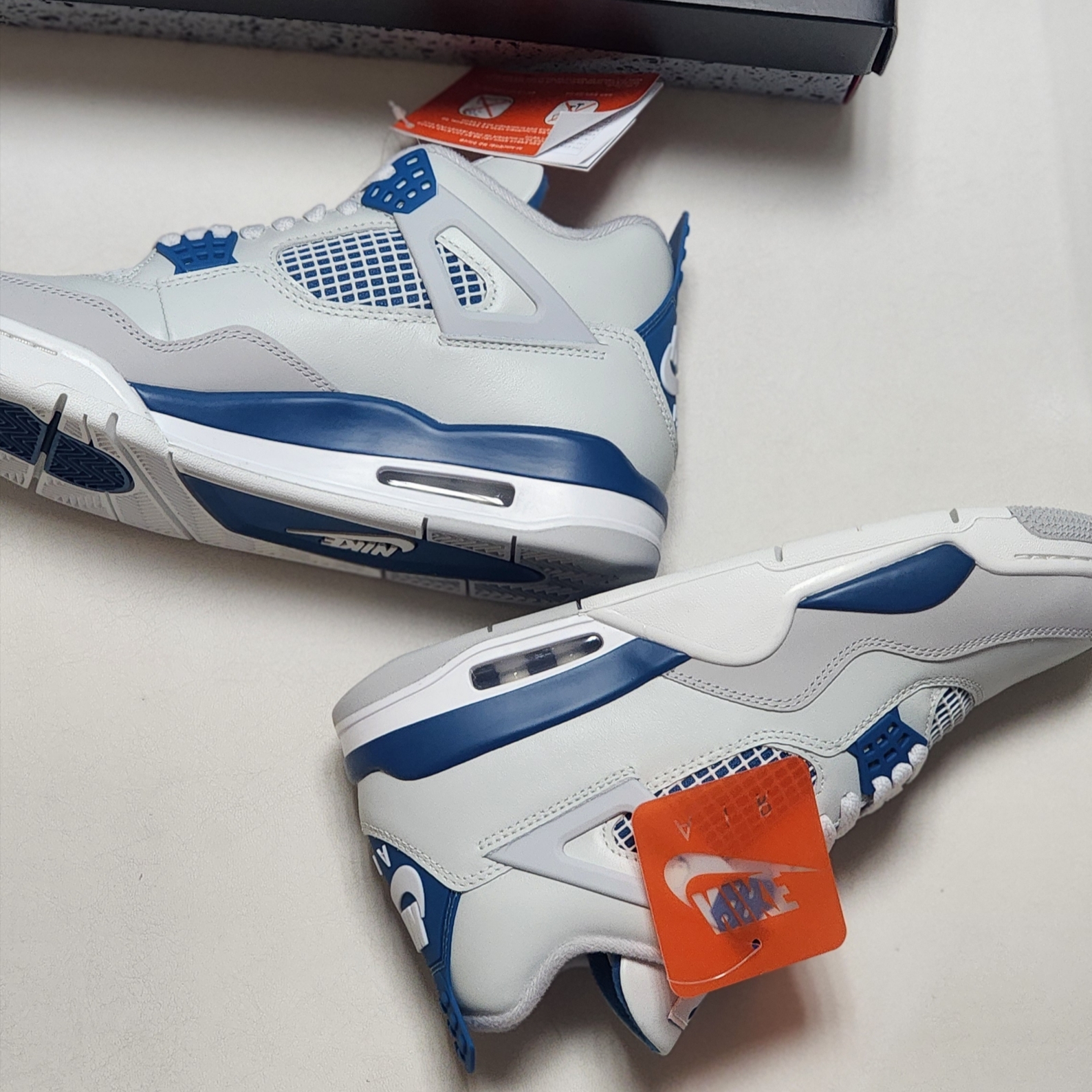 Jordan 4 Retro Industrial Blue 착용 스타일 - 5