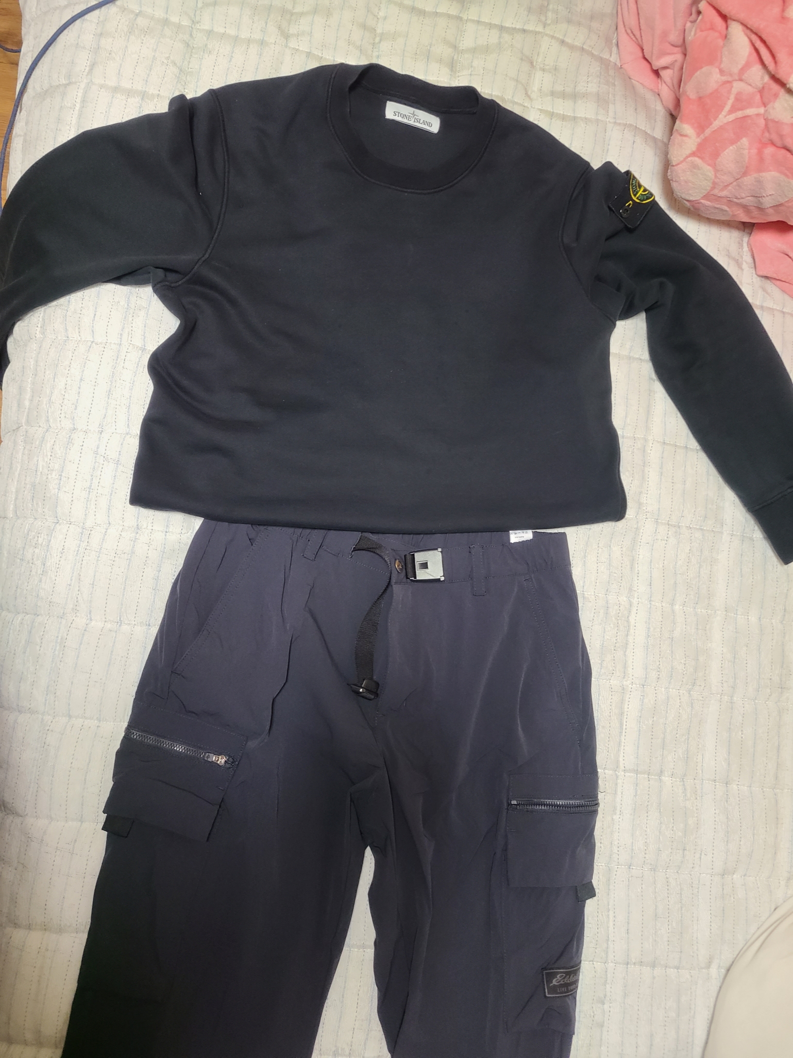 Stone Island 63051 Cotton Fleece Garment Dyed Sweatshirt Black - 24SS 착용 스타일