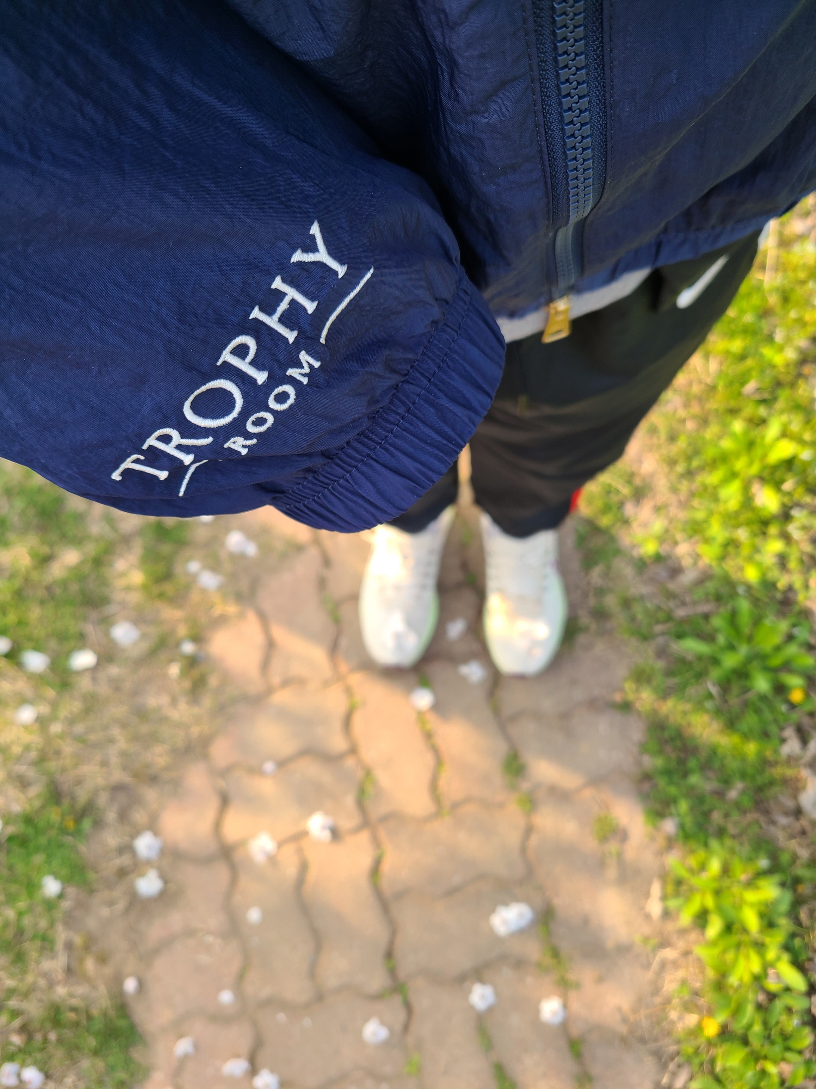Jordan x Trophy Room Wooven Jacket Midnight Navy - US/EU, Nike Air Zoom Pegasus 39 Light Orewood Burn 착용 스타일 - 1