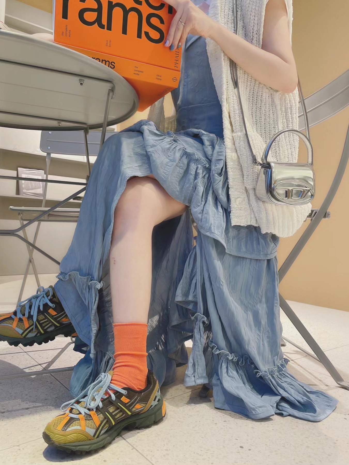 Diesel 1DR Mini Bag in Mirrored Leather Silver, Asics x Andersson Bell Gel-Sonoma 15-50 Olive Oil Dark Brown 착용 스타일 - 9