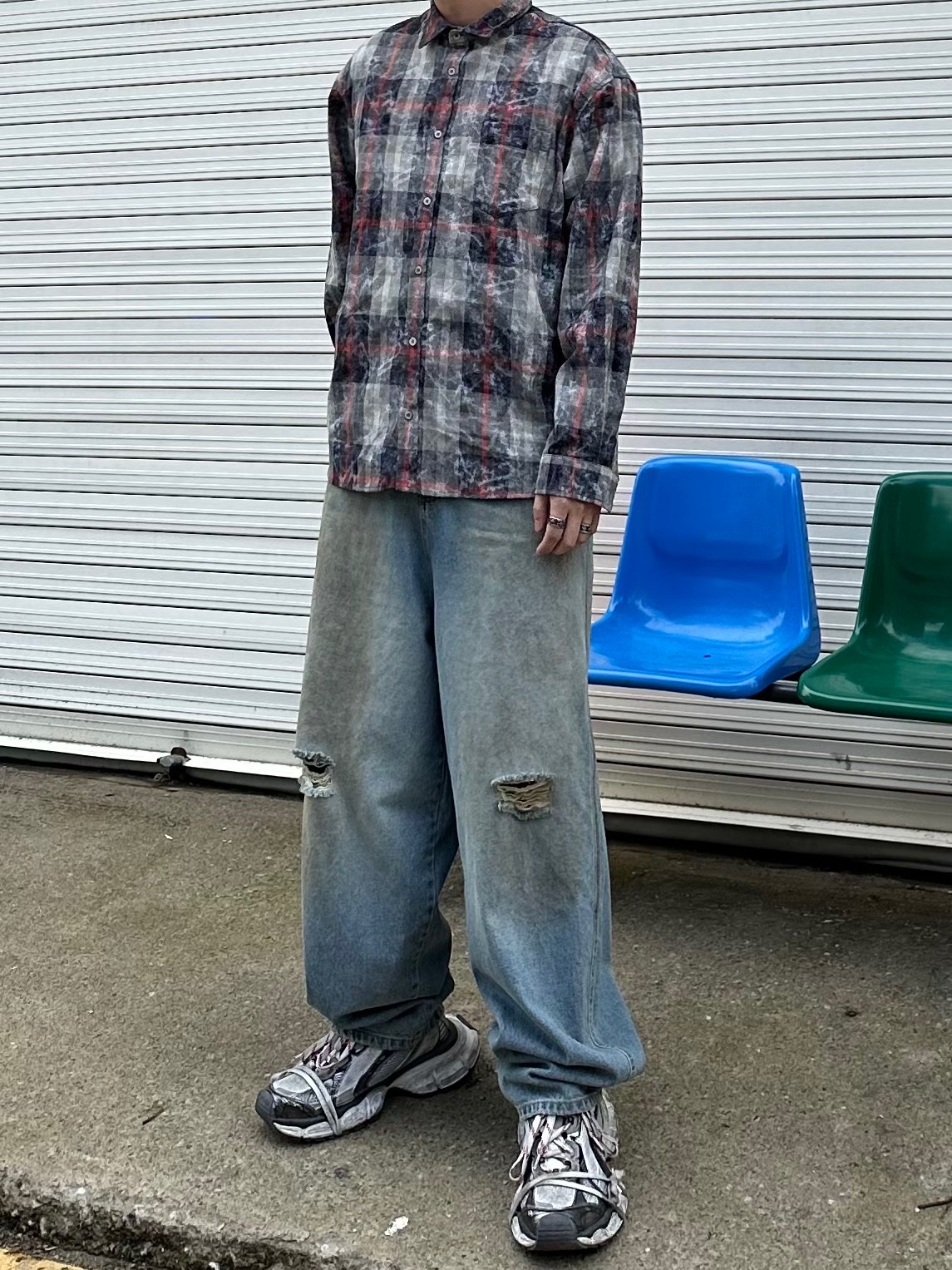 Balenciaga 3XL Sneakers Grey White Red 착용 스타일 - 4