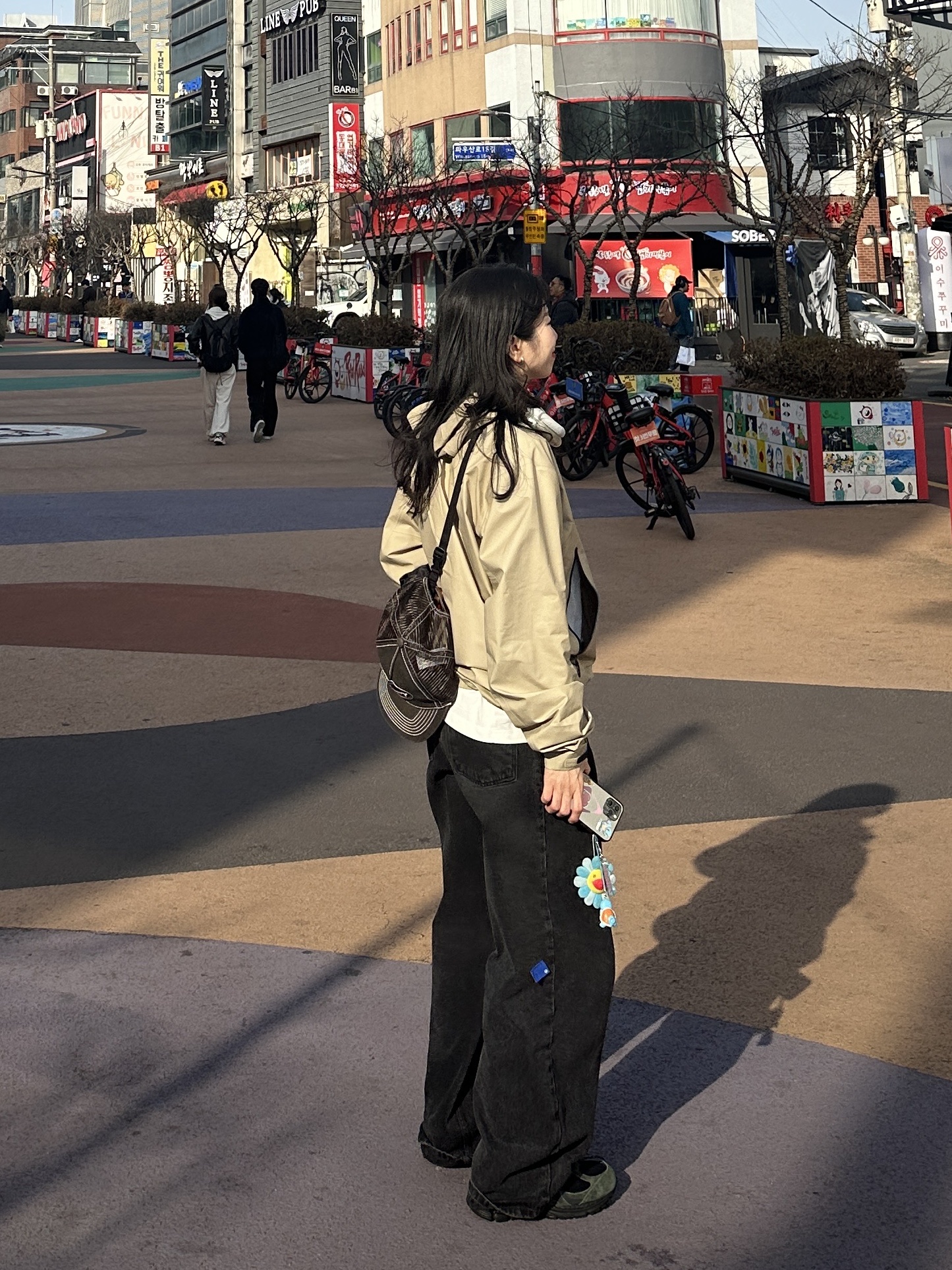 Ader Error Sig; TRS Tag Jeans 02 Noir, Arc'teryx Beta Jacket Wicker 착용 스타일 - 2
