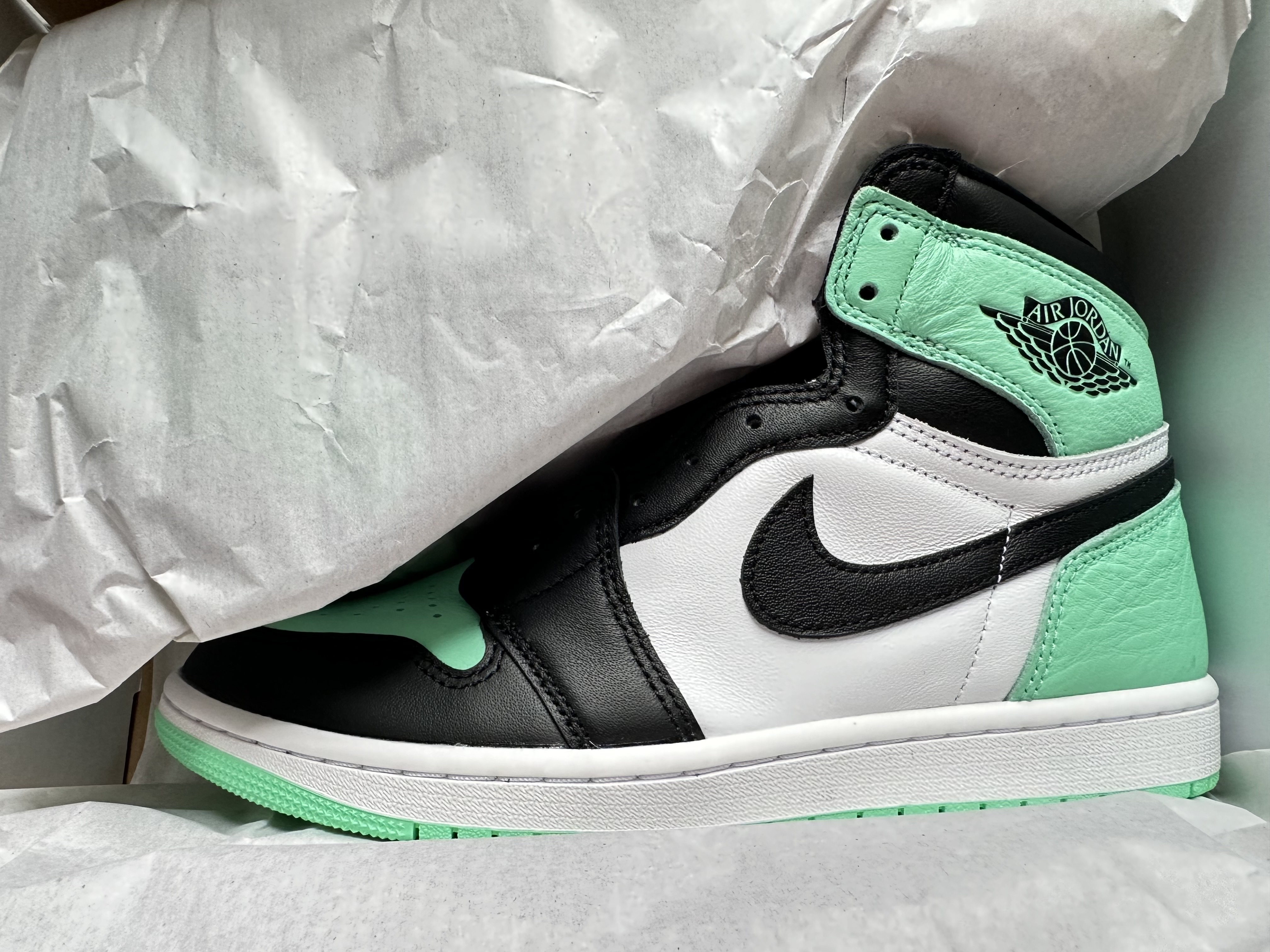 Jordan 1 Retro High OG Green Glow 착용 스타일