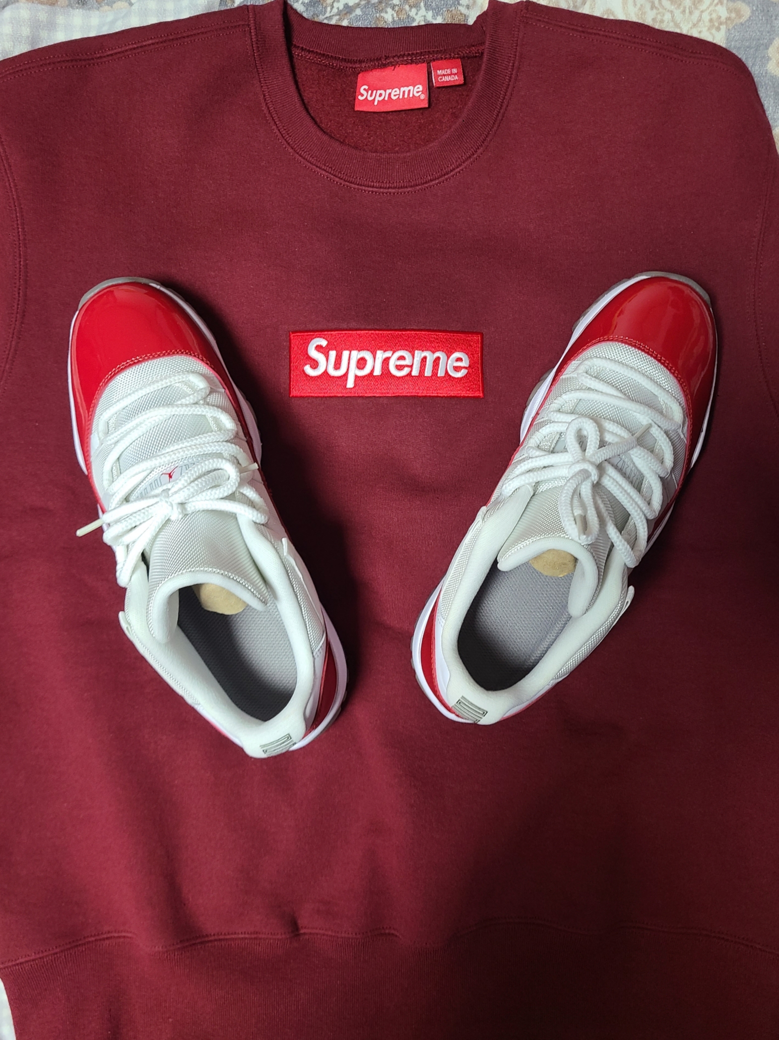 Jordan 11 Retro Low Cherry 2016, Supreme Box Logo Crewneck Cardinal - 22FW 착용 스타일 - 1