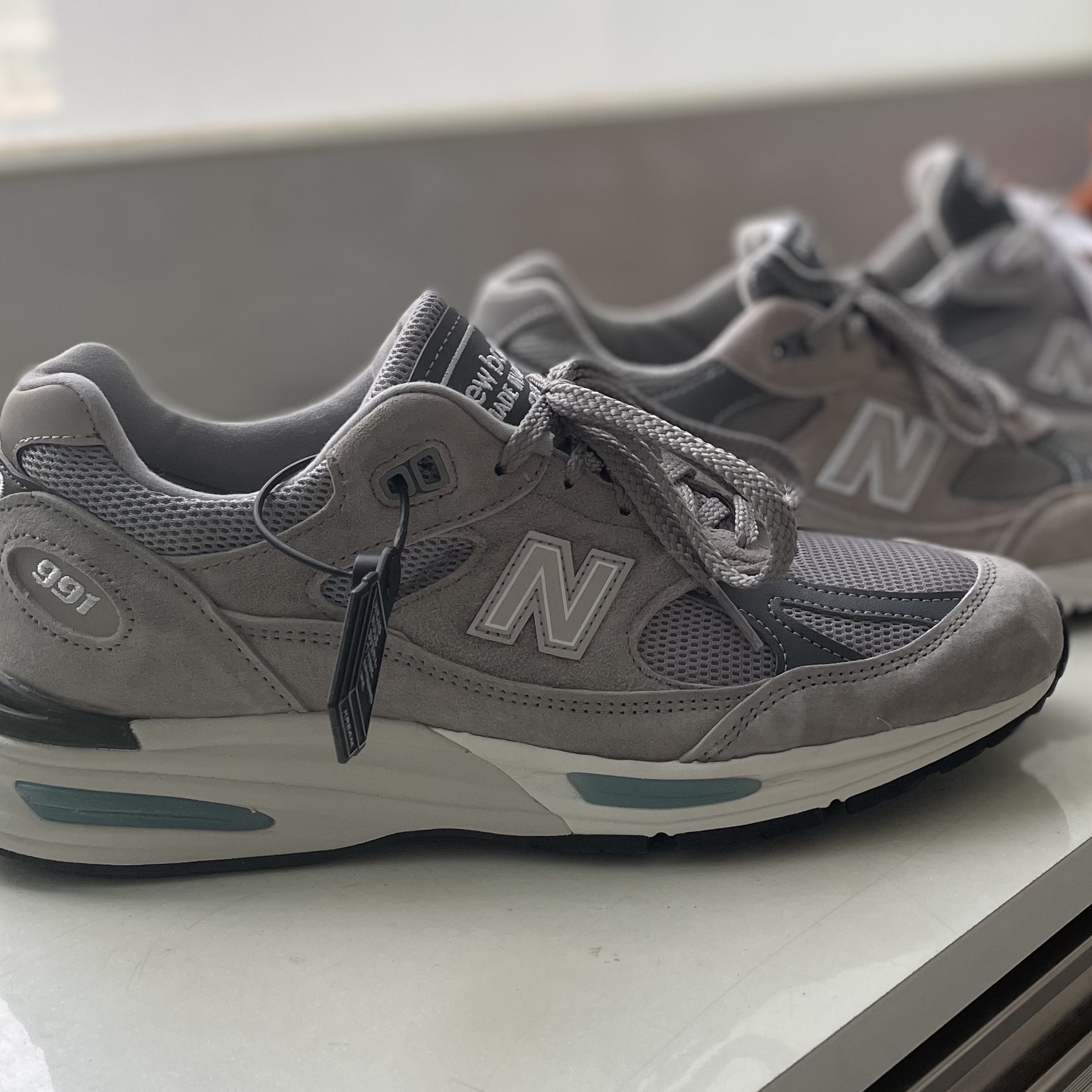 New Balance 991v2 Made in UK Rock Ridge Alloy Silver, New Balance 991 Made in UK Grey 착용 스타일
