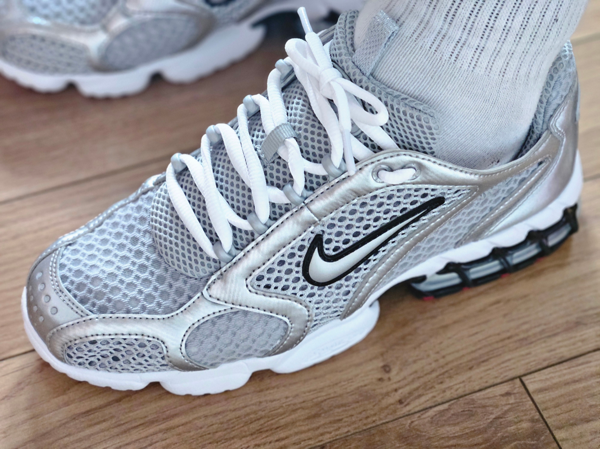 Nike Air Zoom Spiridon Cage 2 Metallic Silver 착용 스타일 - 2