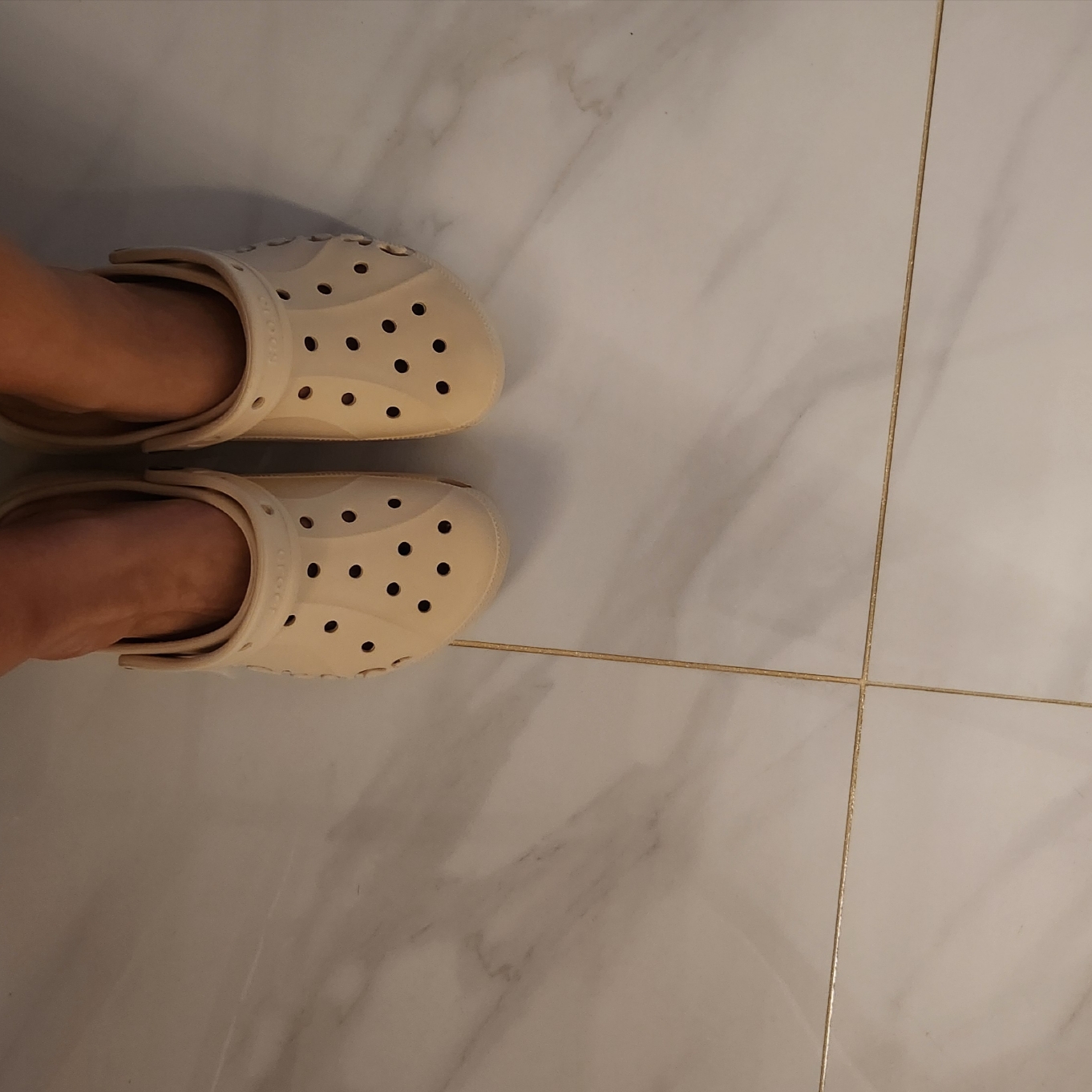 (W) Crocs Baya Platform Clog Winter White 착용 스타일