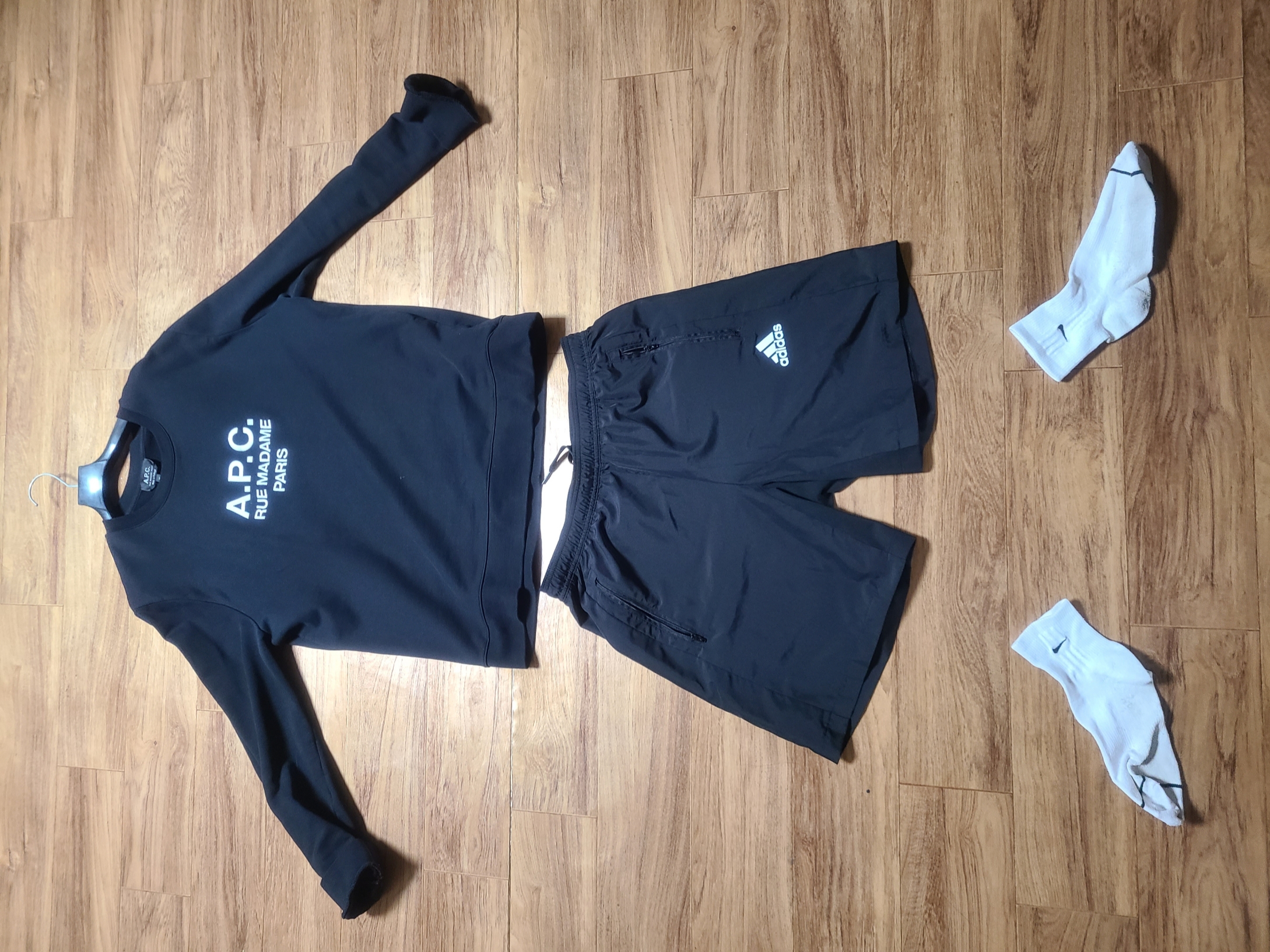 A.P.C. Rufus Sweatshirt Black 착용 스타일