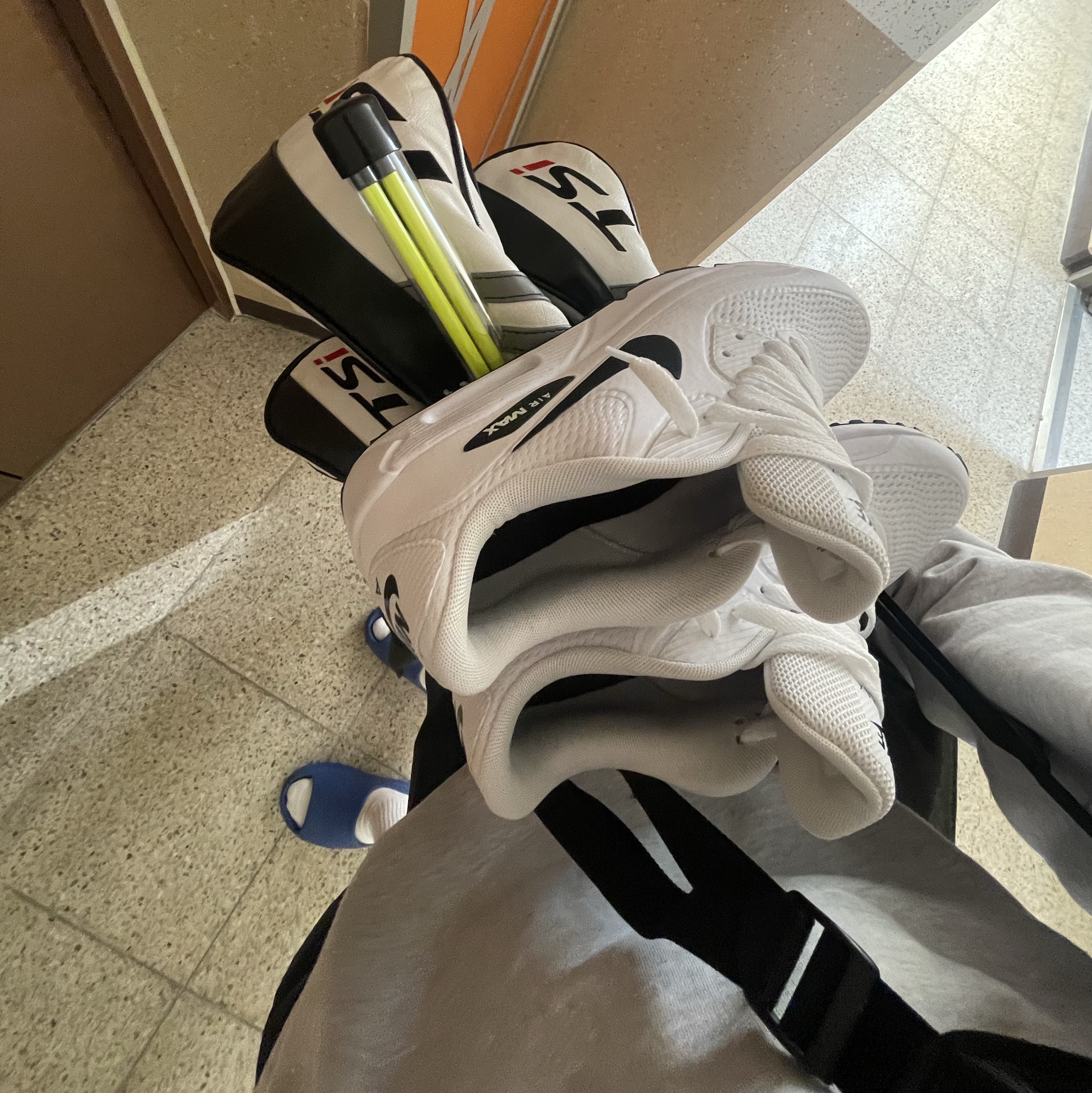 Nike Air Max 90 G White Black, Adidas Yeezy Slide Azure 착용 스타일