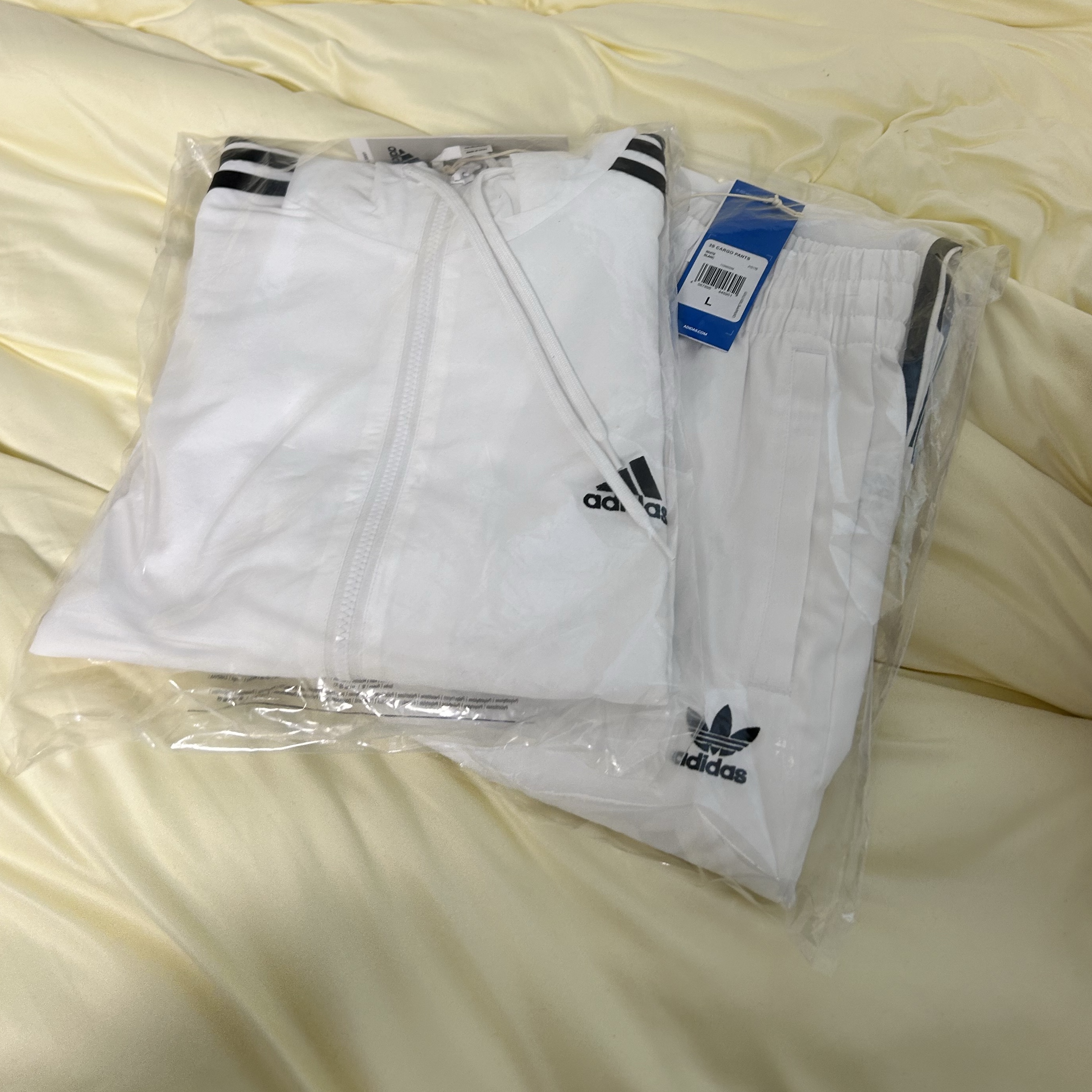 (W) Adidas Essential 3-Stripes Woven Windbreaker Jacket White - KR Sizing 착용 스타일 - 2