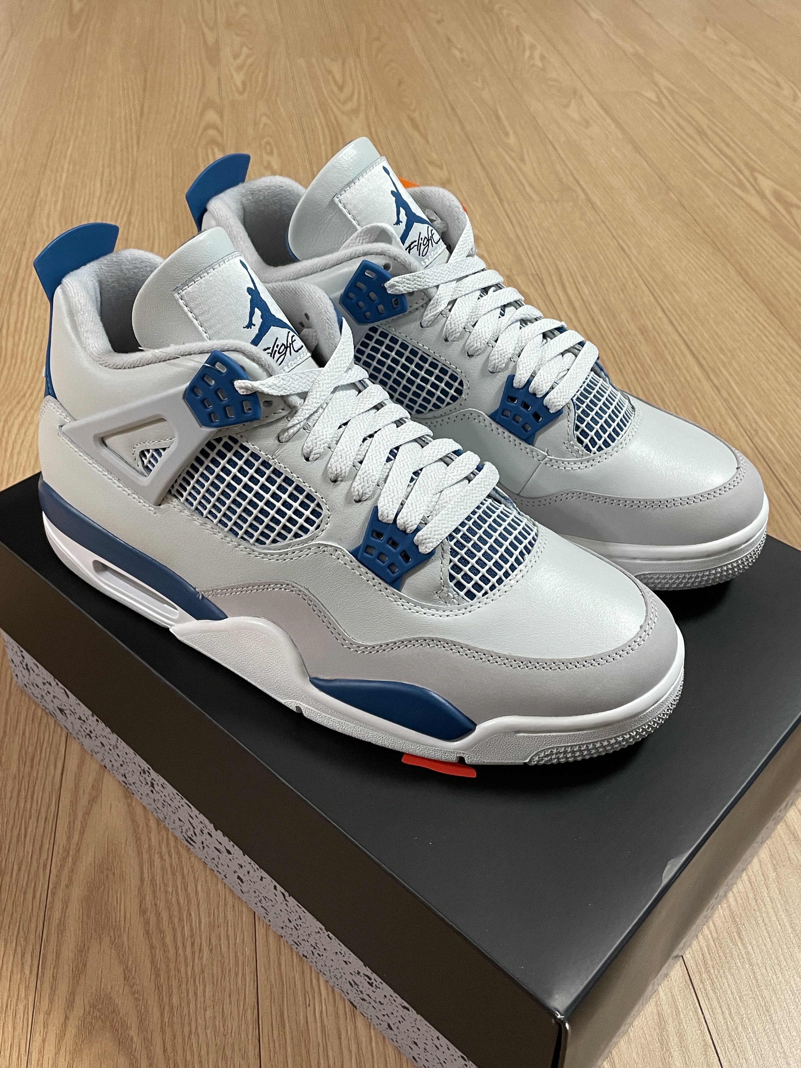 Jordan 4 Retro Industrial Blue 착용 스타일 - 2