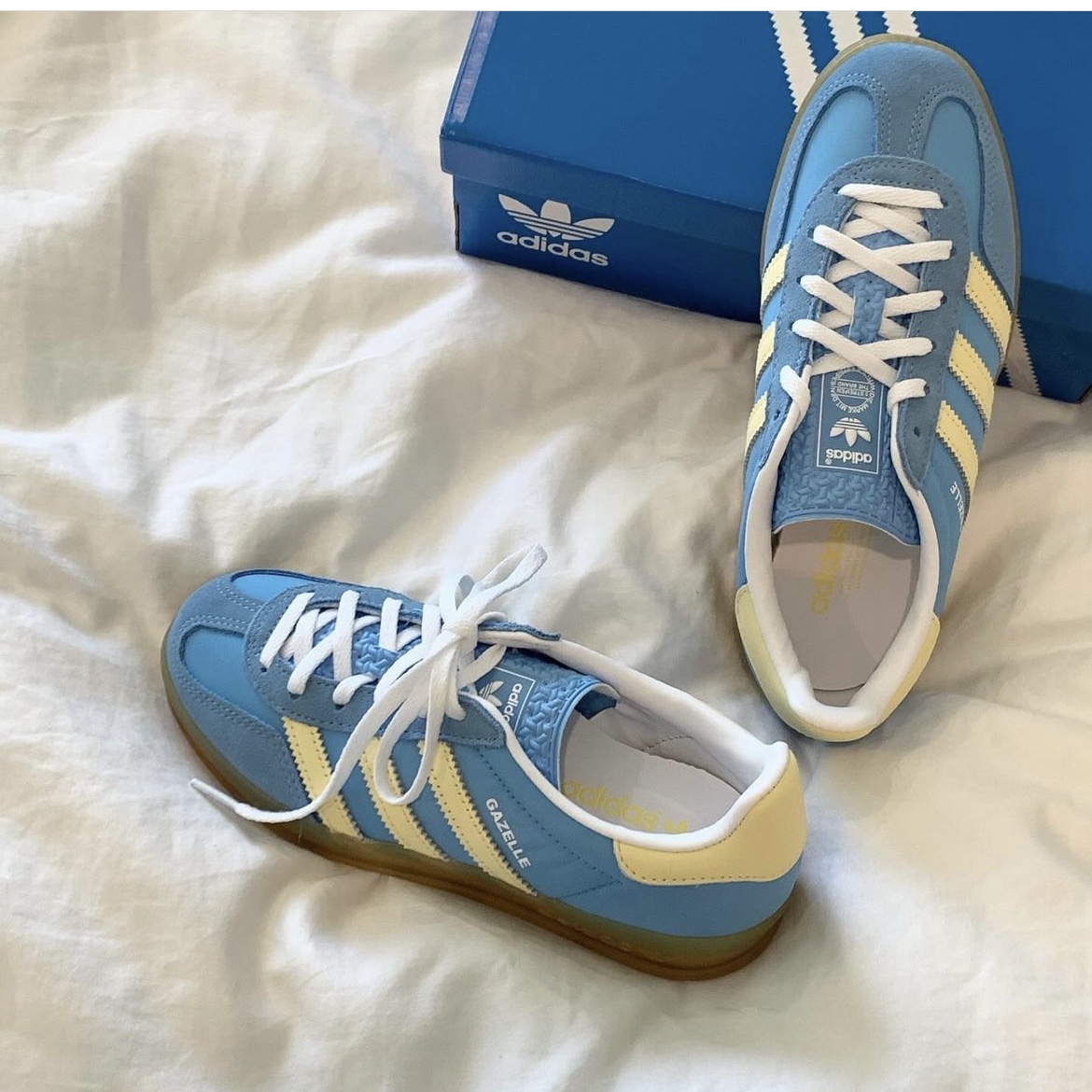 (W) Adidas Gazelle Indoor Semi Blue Burst Almost Yellow 착용 스타일 - 2