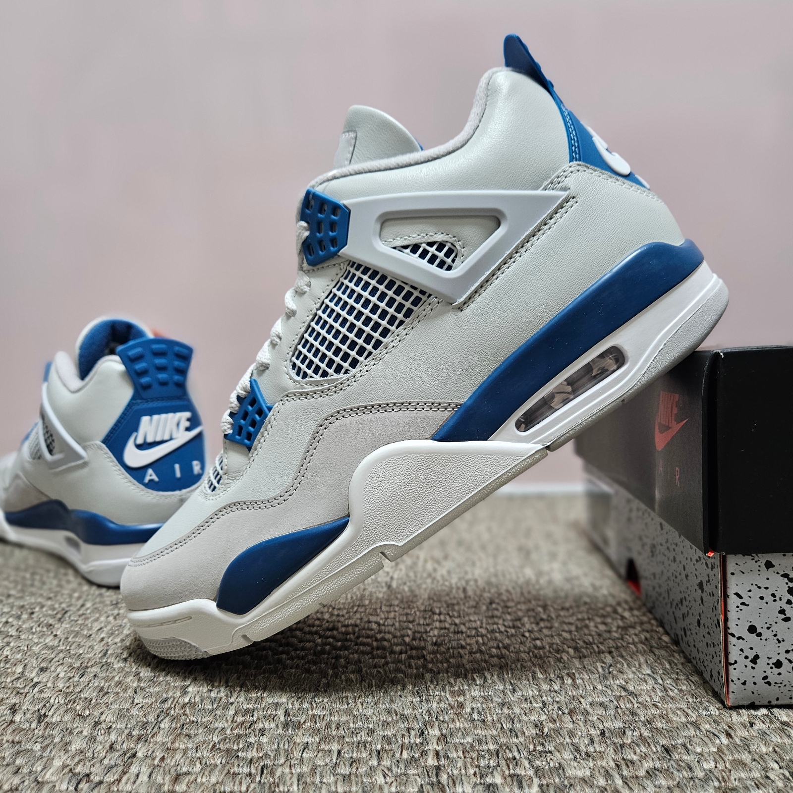 Jordan 4 Retro Industrial Blue 착용 스타일 - 1