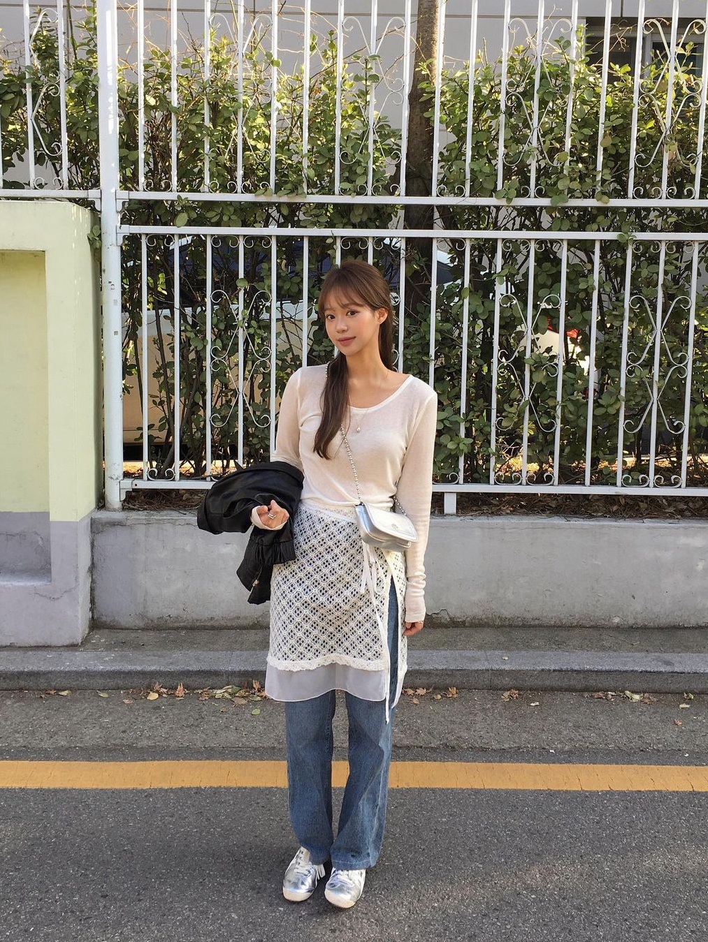 Heeari Women Poppy Chain Mini Bag Silver, Heeari Women Poppy Chain Mini Bag Black 착용 스타일