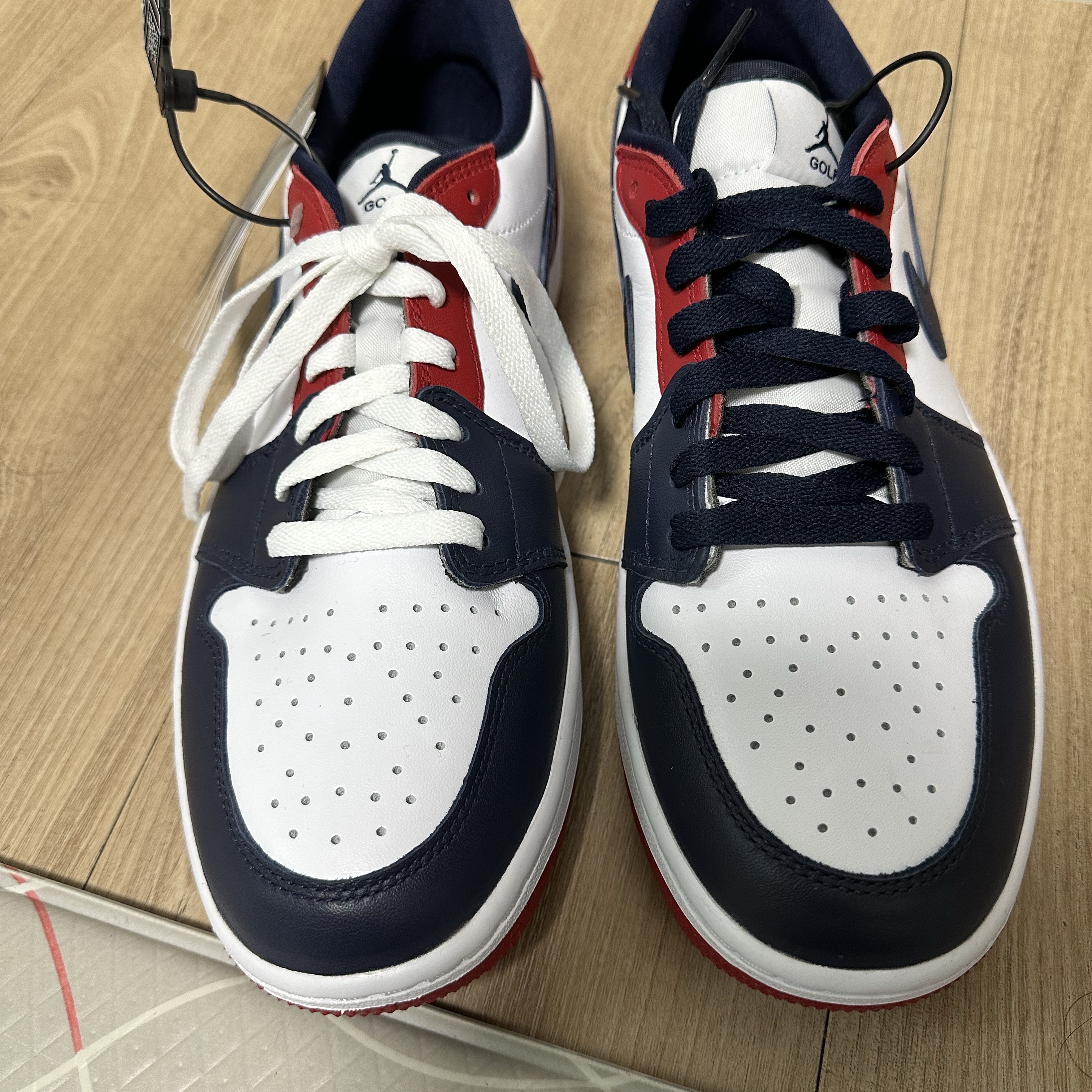 Jordan 1 Low Golf Obsidian Varsity Red 착용 스타일 - 1