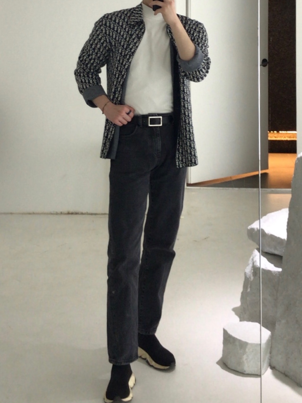 Dior Overshirt Dior Oblique Cotton Knit Beige Navy Blue, Balenciaga Speed Trainer Black White 2021/2022 착용 스타일 - 2