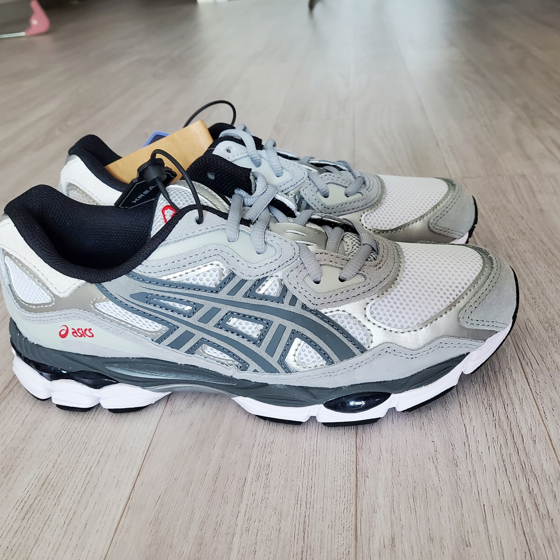 Asics Gel-NYC White Steel Grey 착용 스타일 - 2