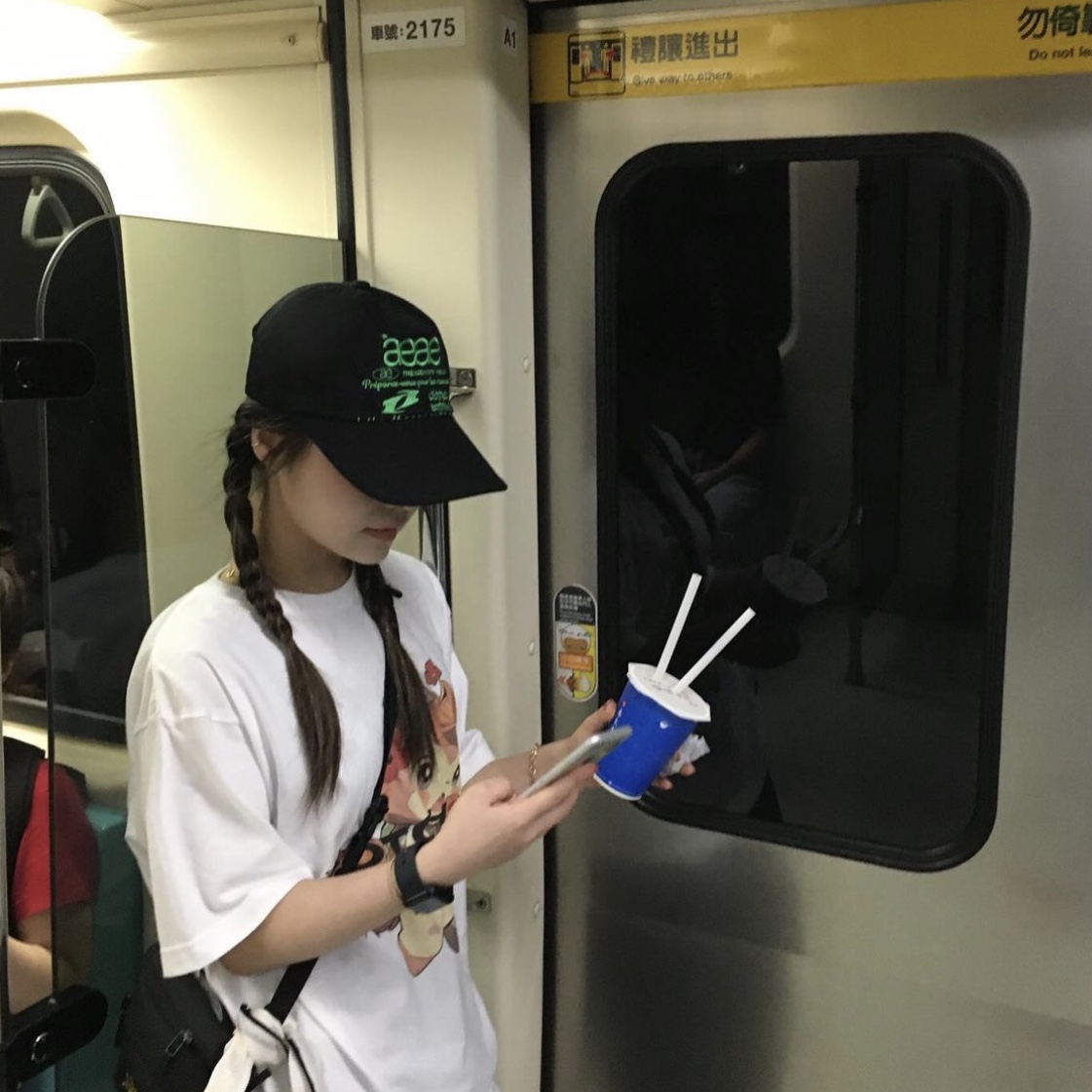 Cotchs Sunder T-Shirt White, Cotchs Sunder T-Shirt Black 착용 스타일