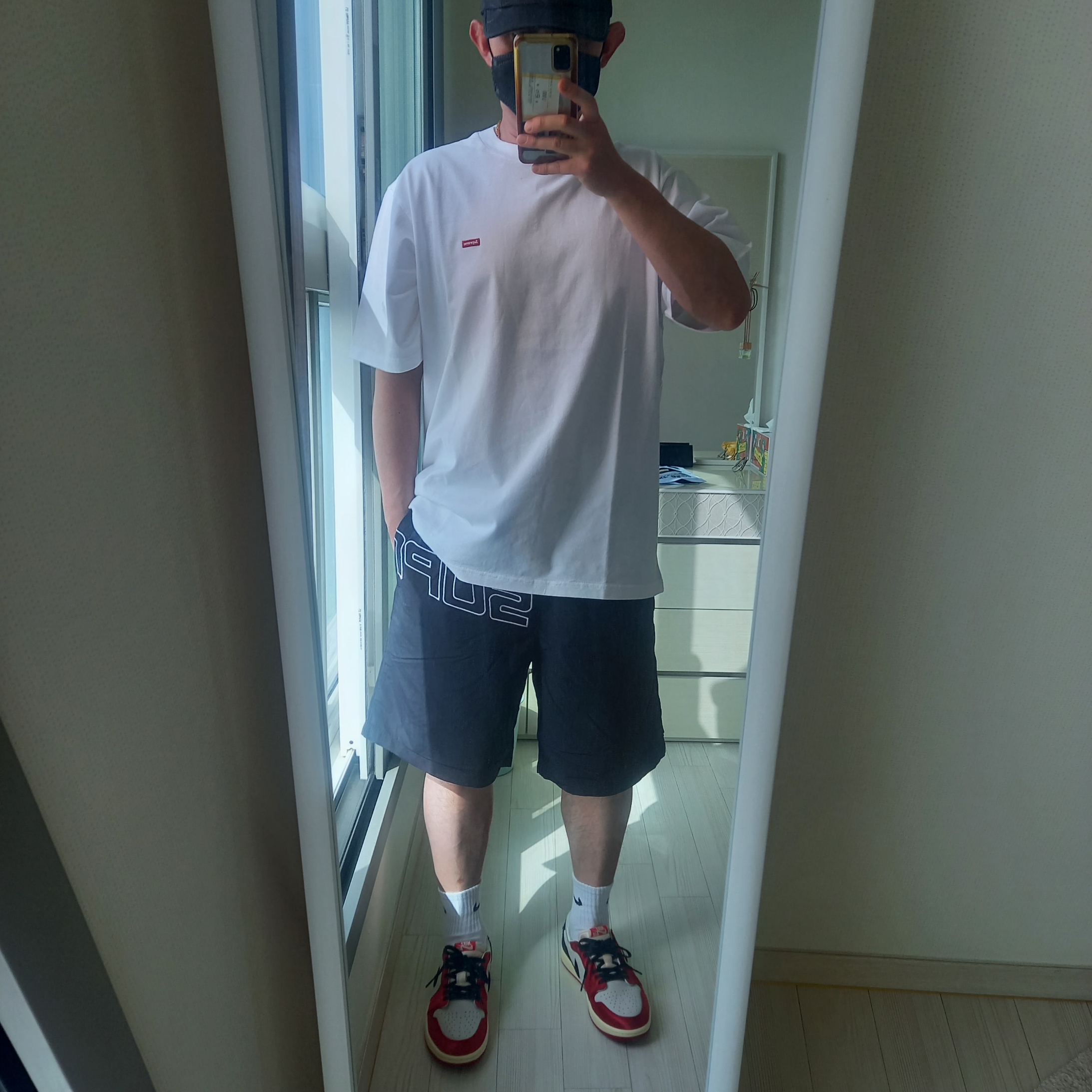 Supreme Curve Nylon Short Black - 24SS, Jordan 1 x Trophy Room Retro Low OG SP Sail Varsity Red 착용 스타일 - 1