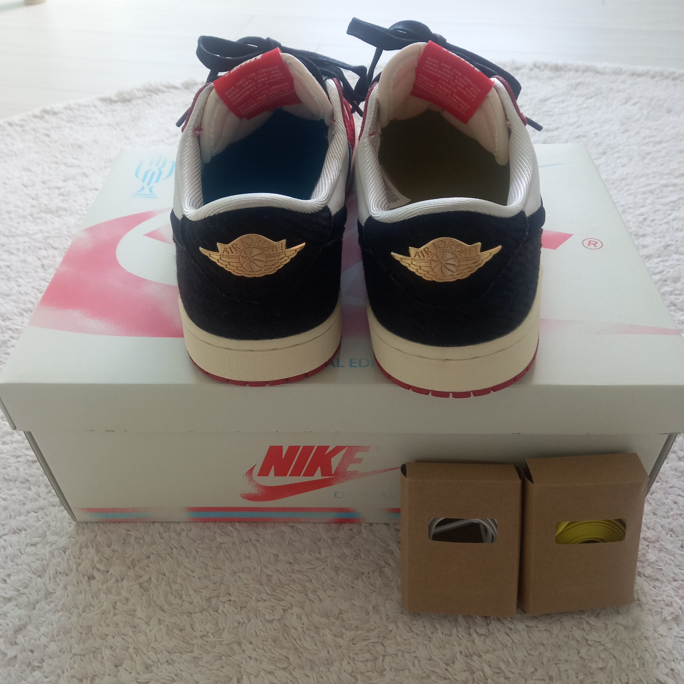Jordan 1 x Trophy Room Retro Low OG SP Sail Varsity Red, Nike Everyday Cushioned Training Low Socks White (6 Pack/Korean Ver.) 착용 스타일 - 7