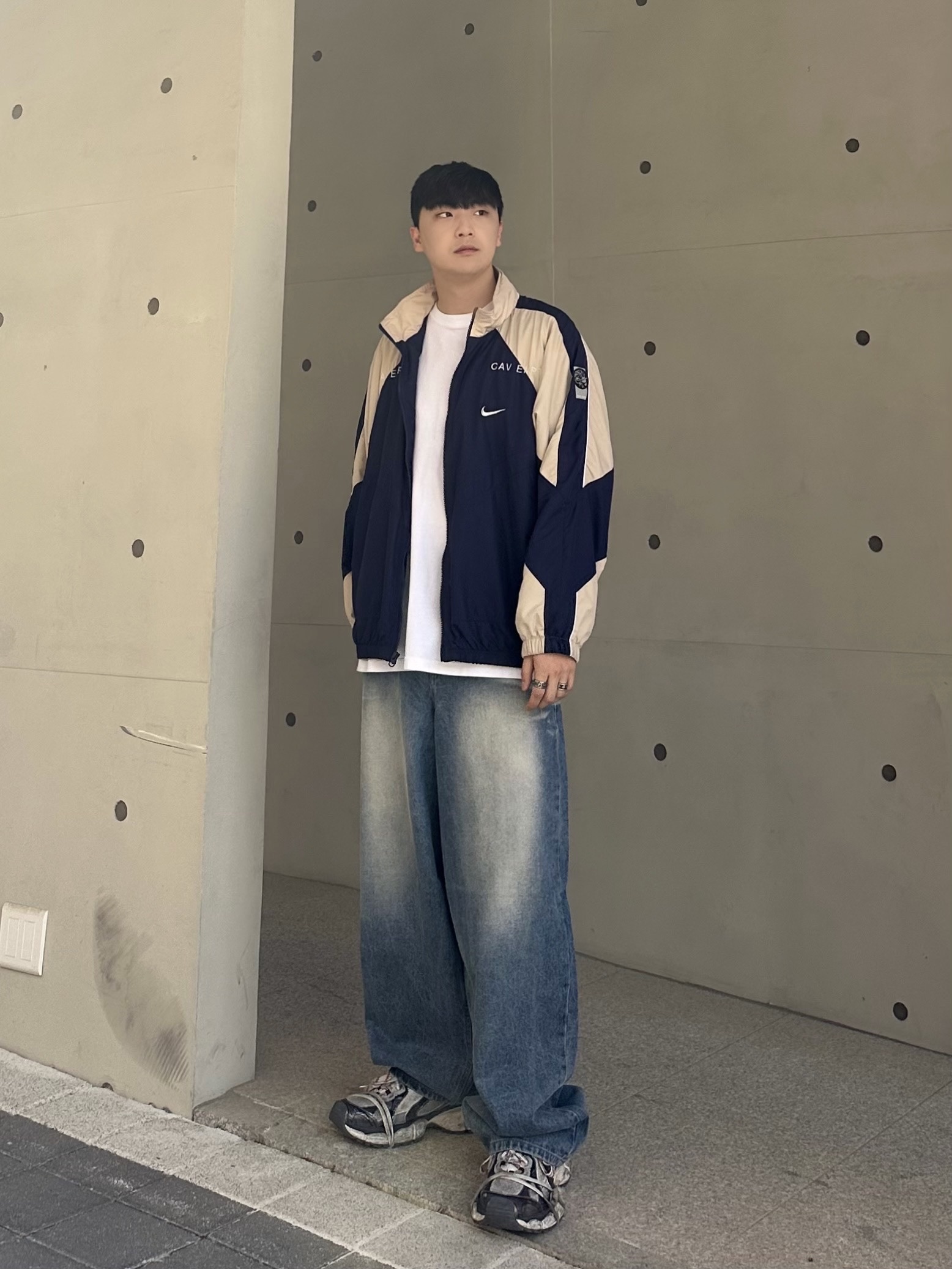 Nike x Cav Empt Track Jacket Navy, Balenciaga 3XL Sneakers Grey White Red 착용 스타일 - 1