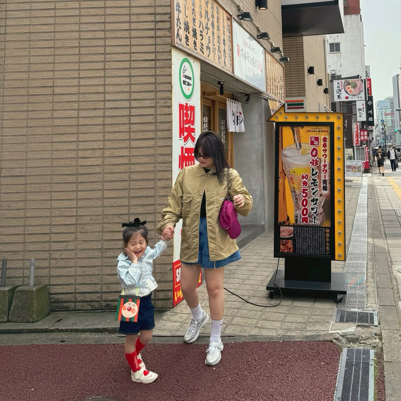 Supreme Nylon Chore Coat Tan - 24SS, Supreme Waxed Cotton Camp Cap Magenta - 23FW 착용 스타일 - 1
