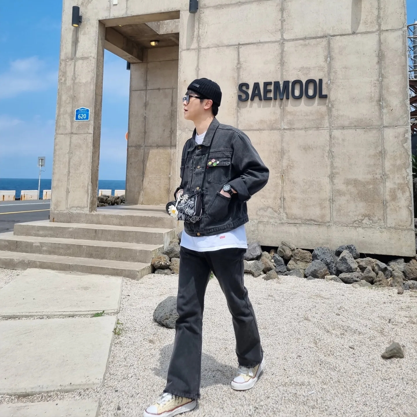 Maison Mihara Yasuhiro Peterson OG Sole Canvas Low-top Sneakers Natural, Supreme Hanes Tagless T-Shirt White (3 Pack) 착용 스타일 - 3