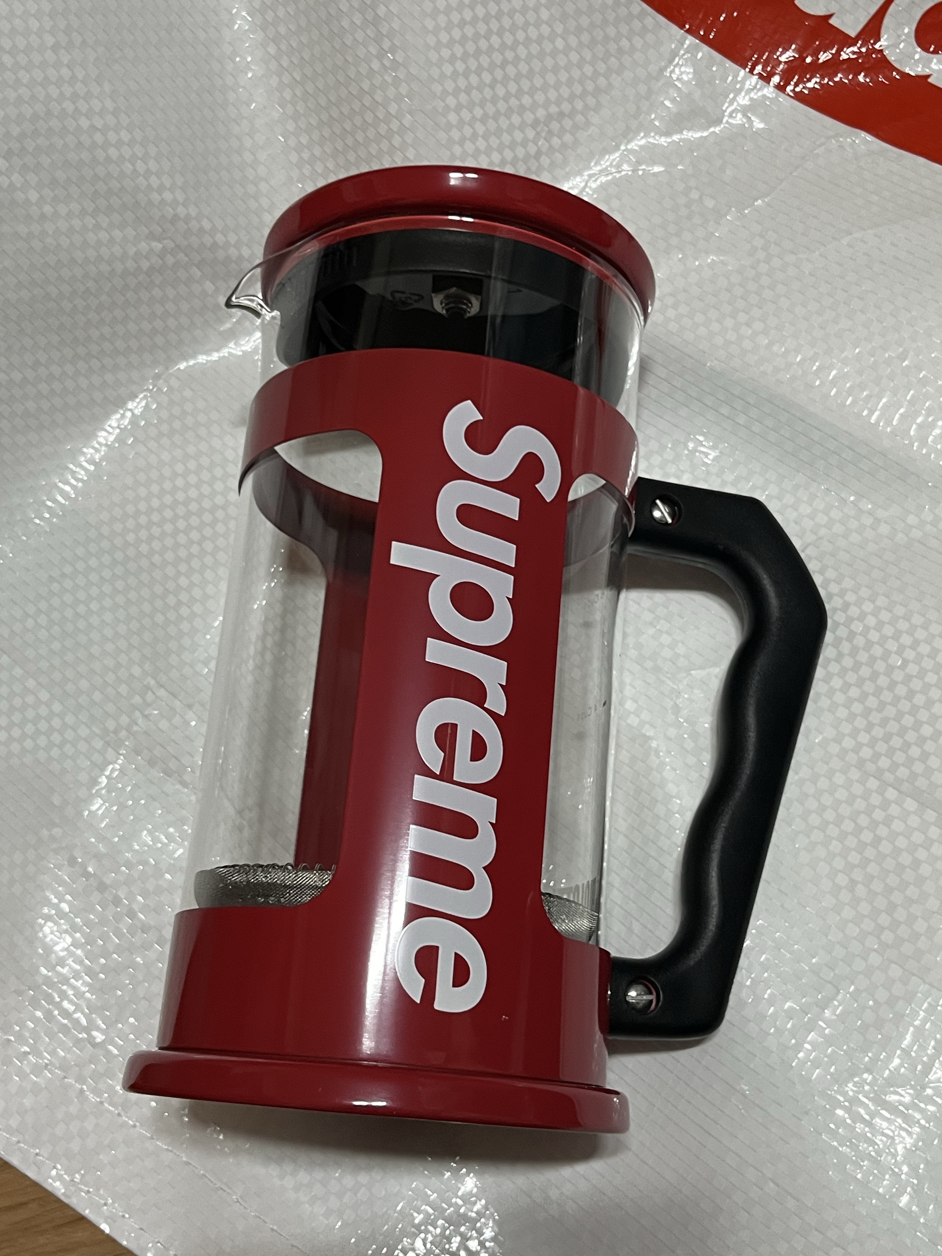 Supreme x Bialetti 8-Cup French Press Red - 24SS 착용 스타일