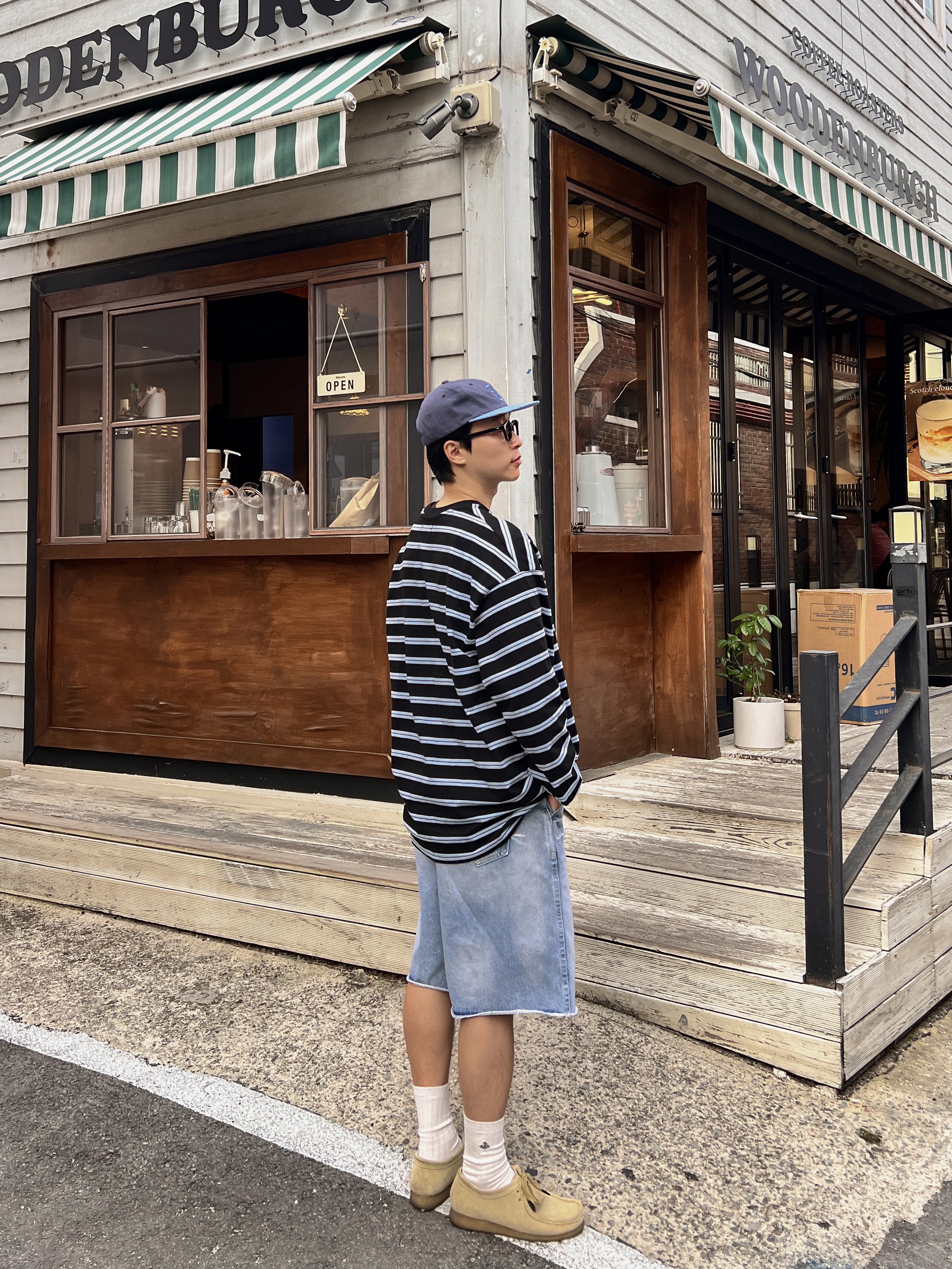 Clarks Wallabee Maple Suede 착용 스타일 - 3