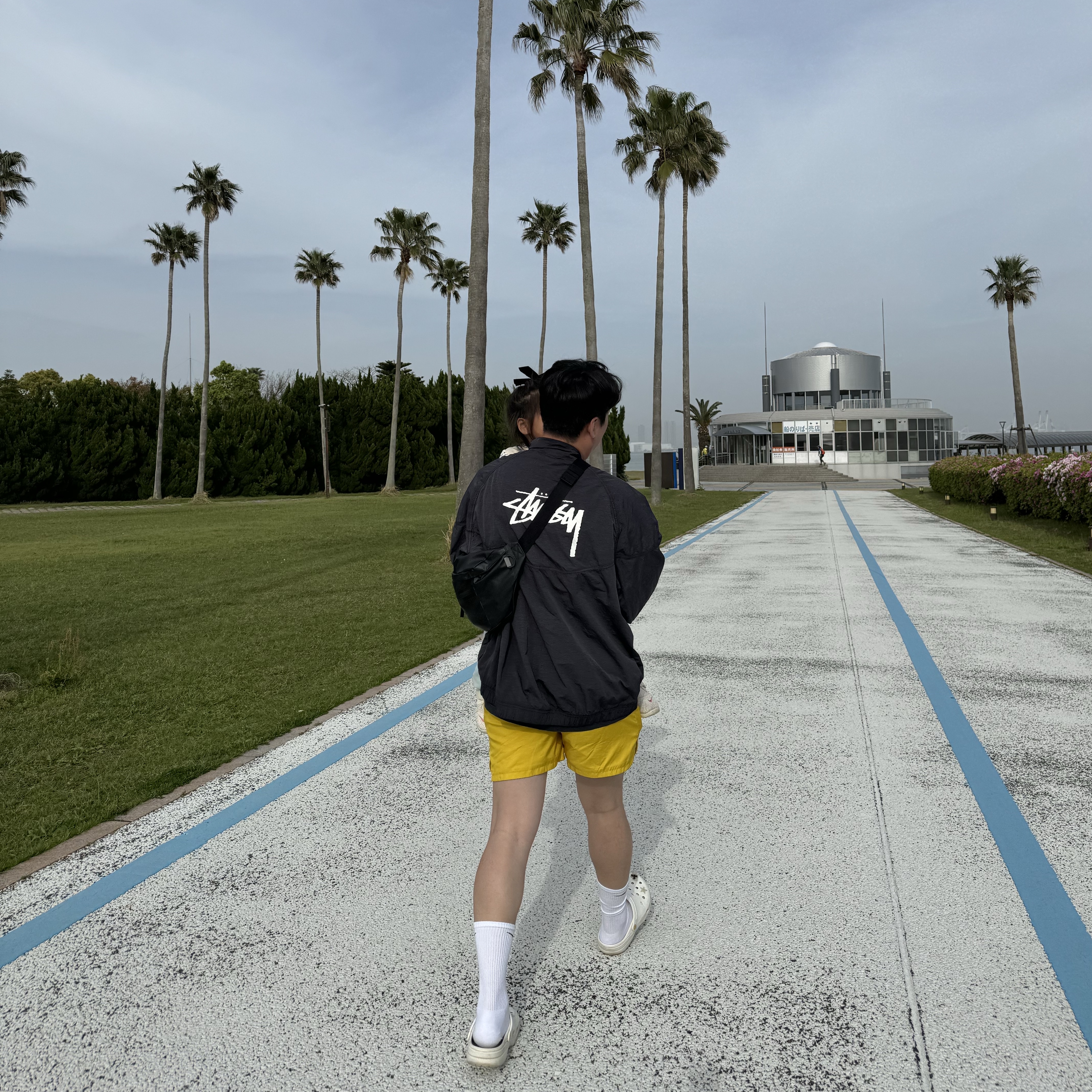 Nike x Stussy Windrunner Jacket Off Noir 착용 스타일 - 3