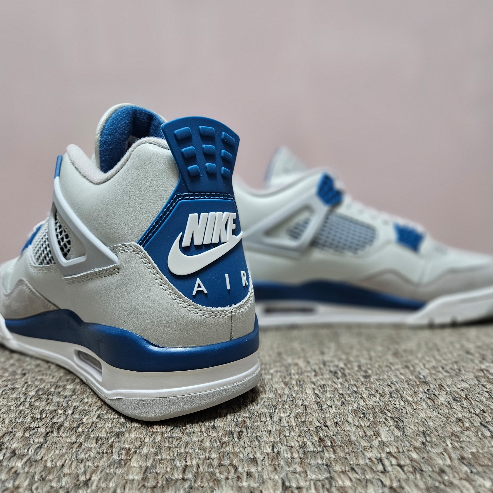 Jordan 4 Retro Industrial Blue 착용 스타일 - 2