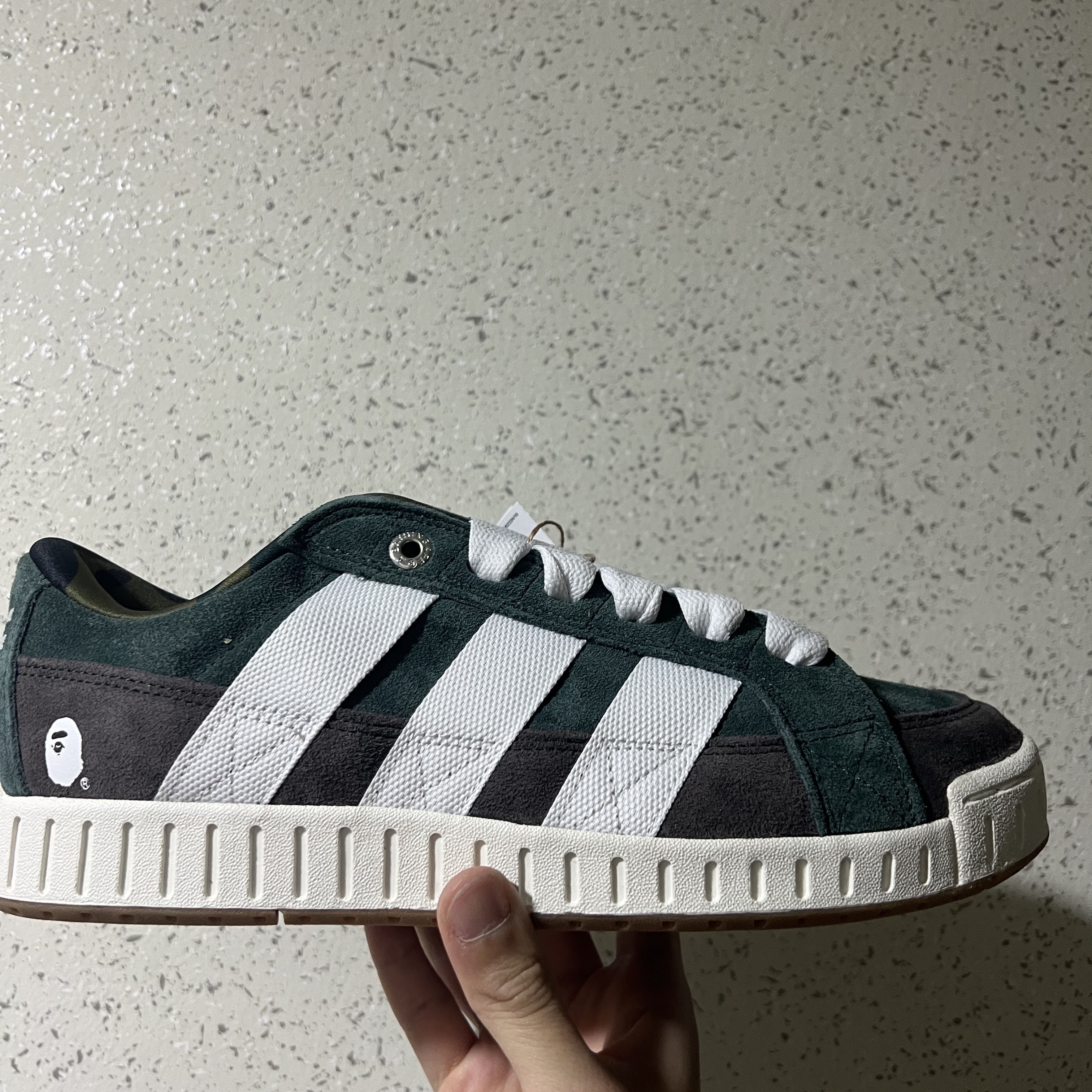 Adidas x BAPE Lawsuit Shadow Green Cloud White 착용 스타일 - 2